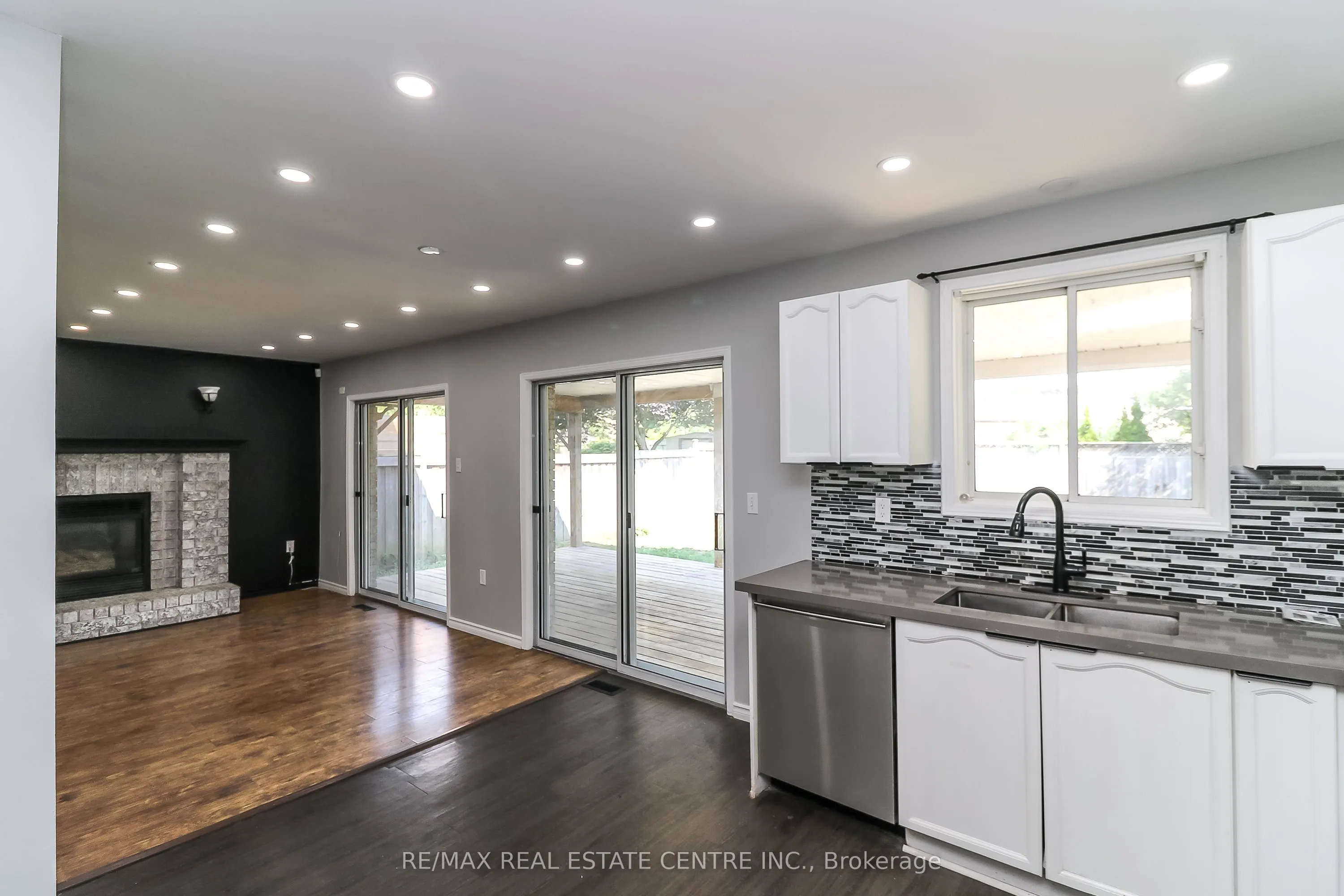 304 Cundles Road W