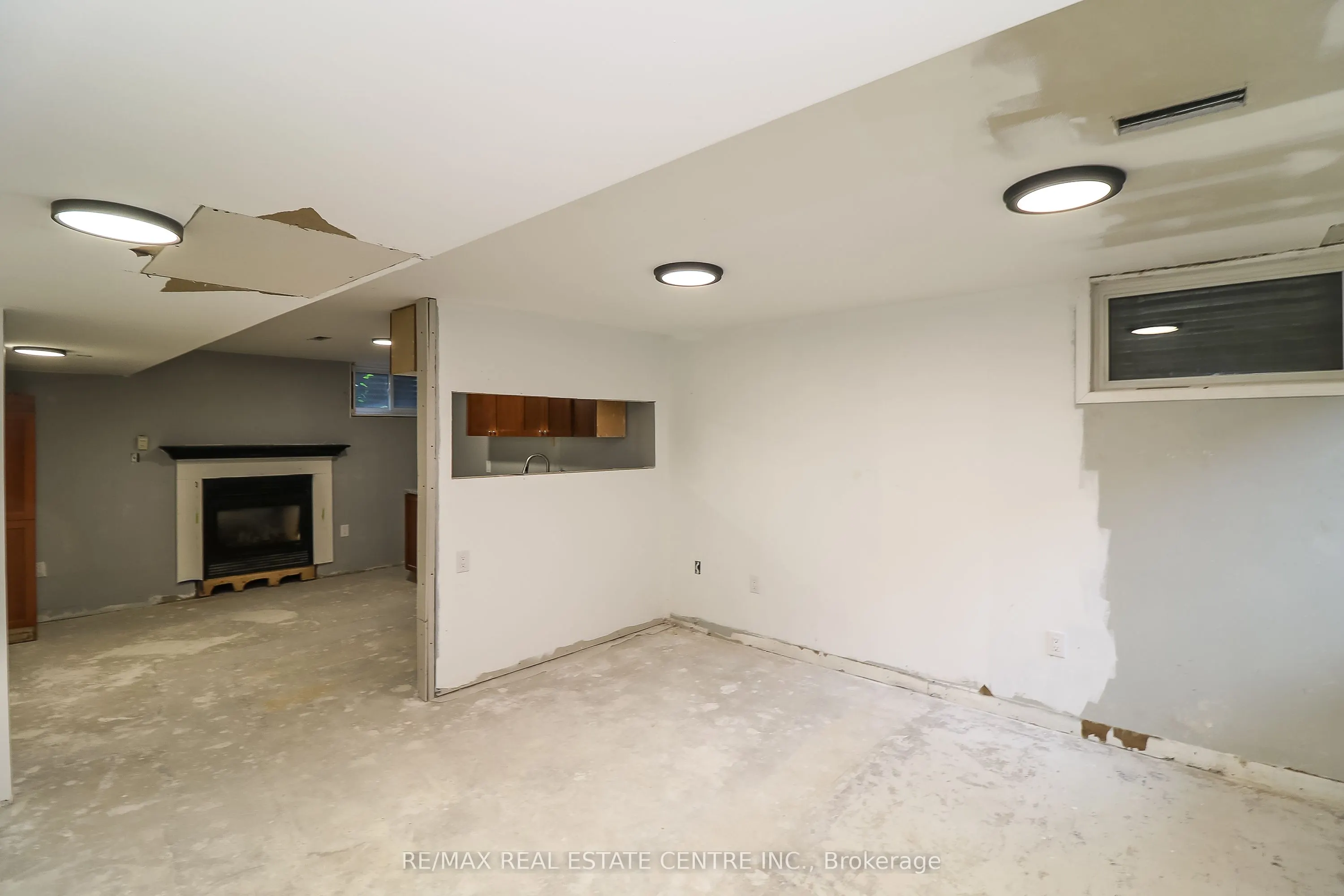 304 Cundles Road W