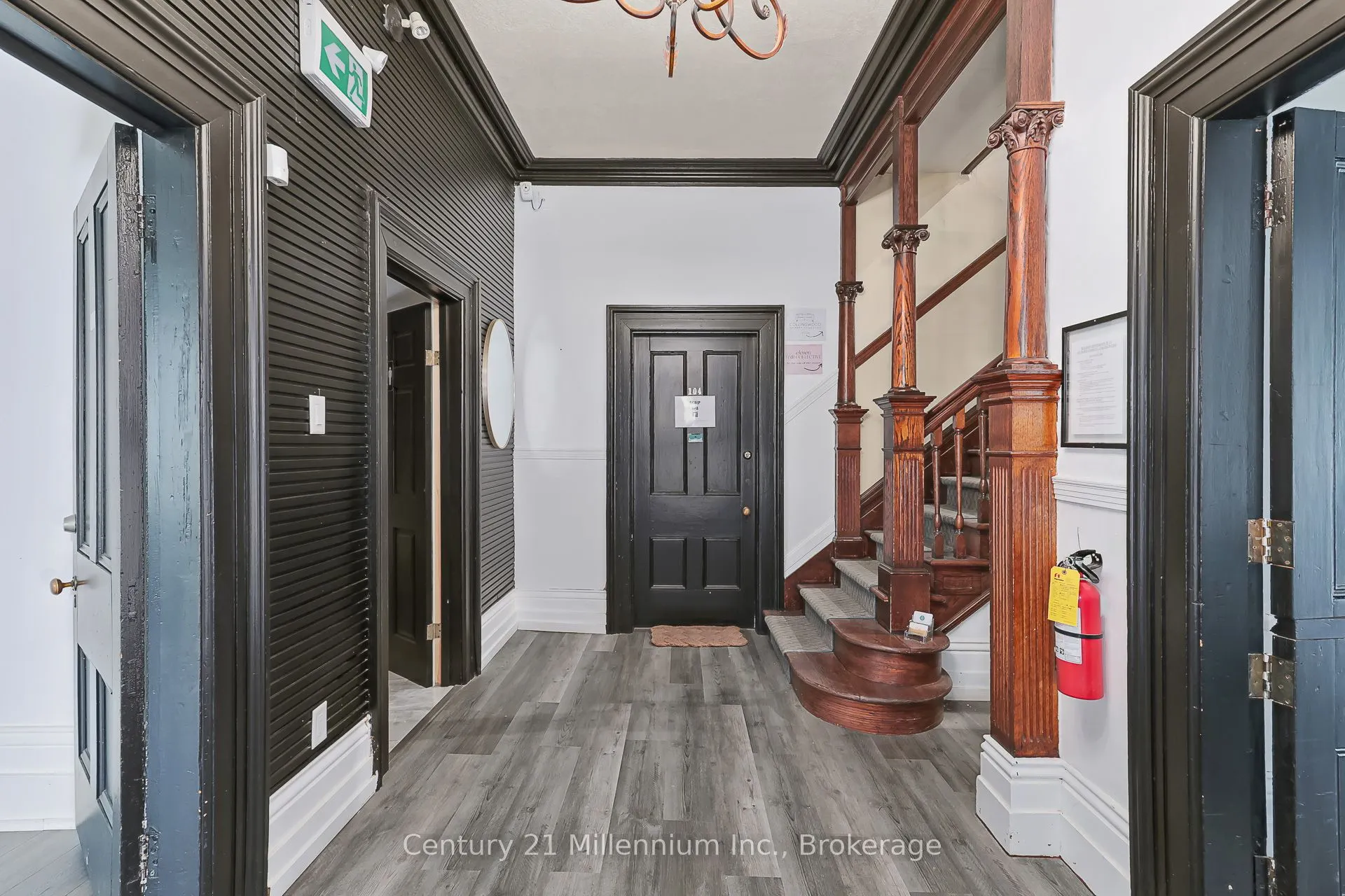 637 HURONTARIO Street, #300