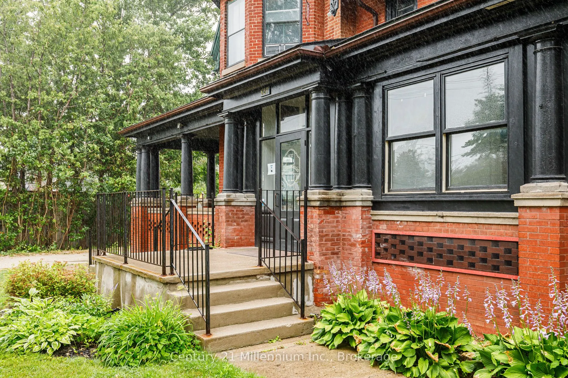 637 HURONTARIO Street, #300