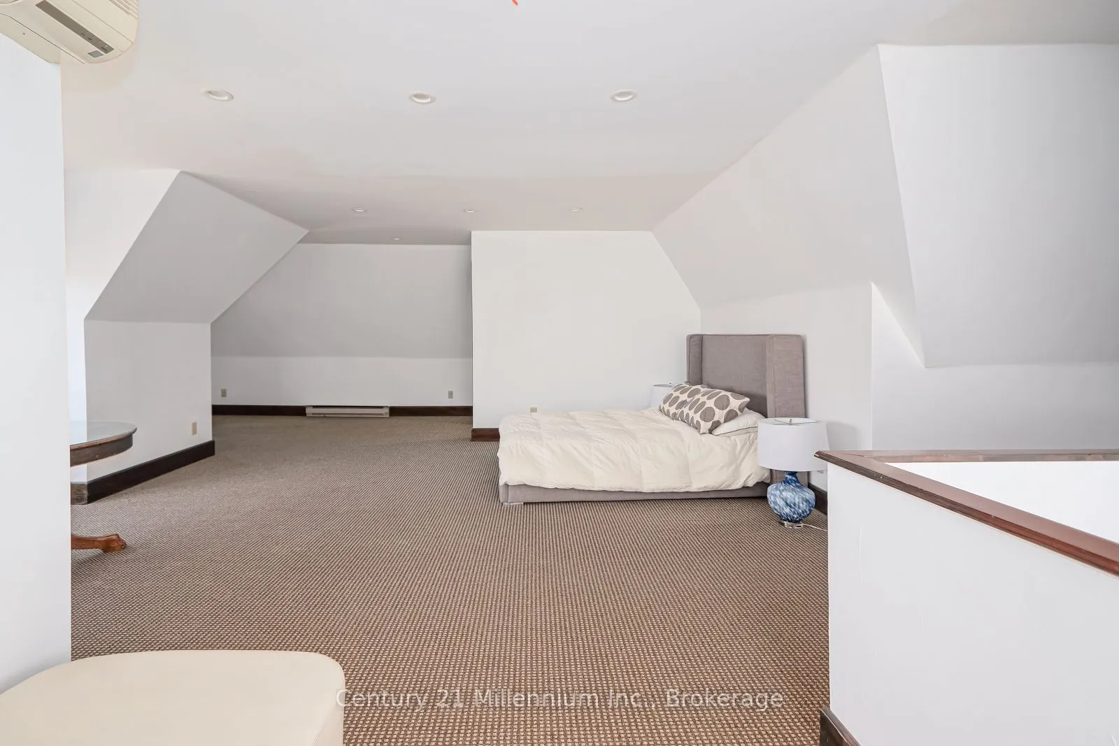 637 HURONTARIO Street, #300