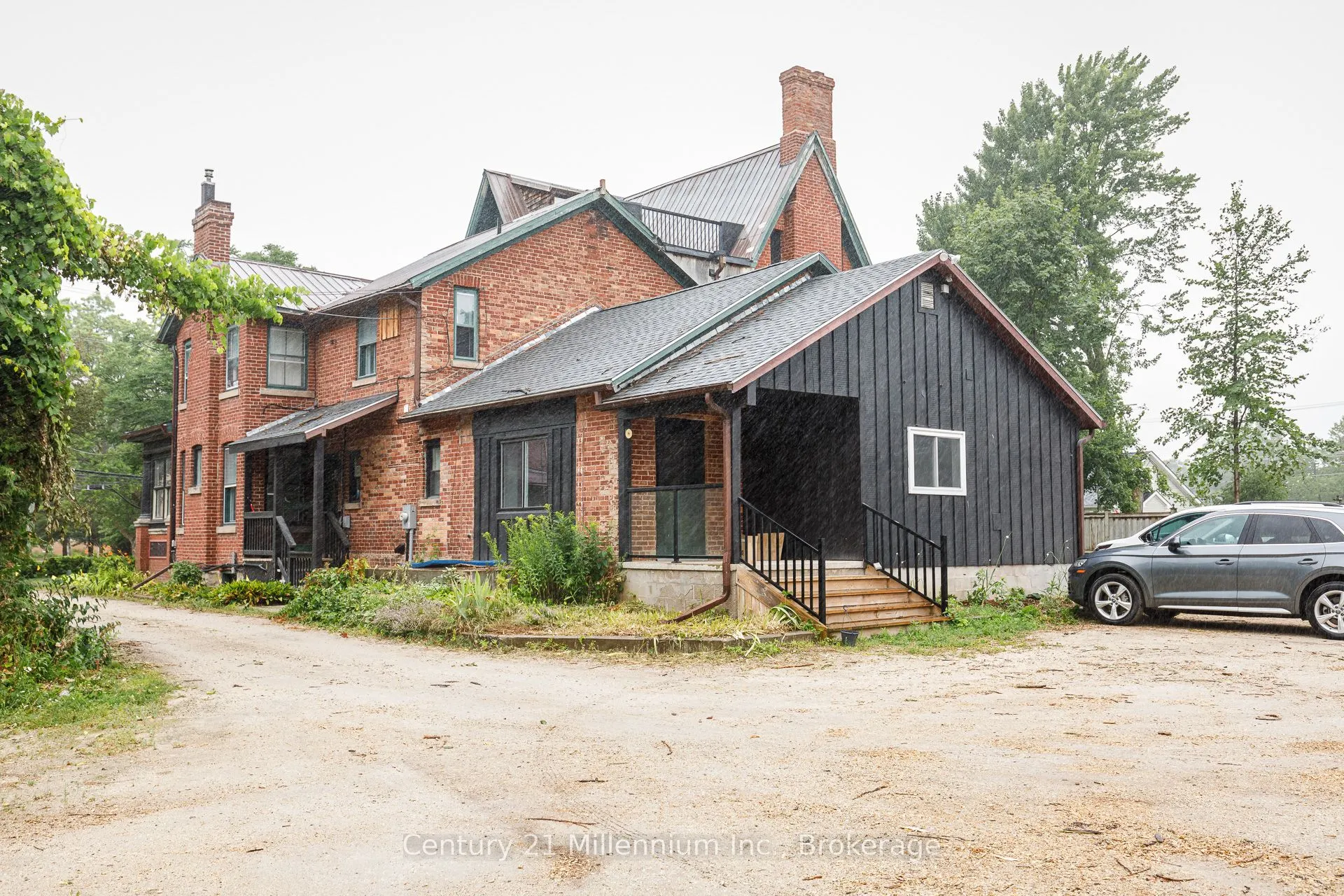 637 HURONTARIO Street, #300