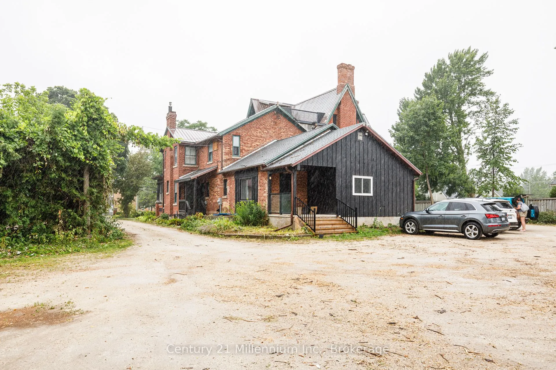 637 HURONTARIO Street, #300