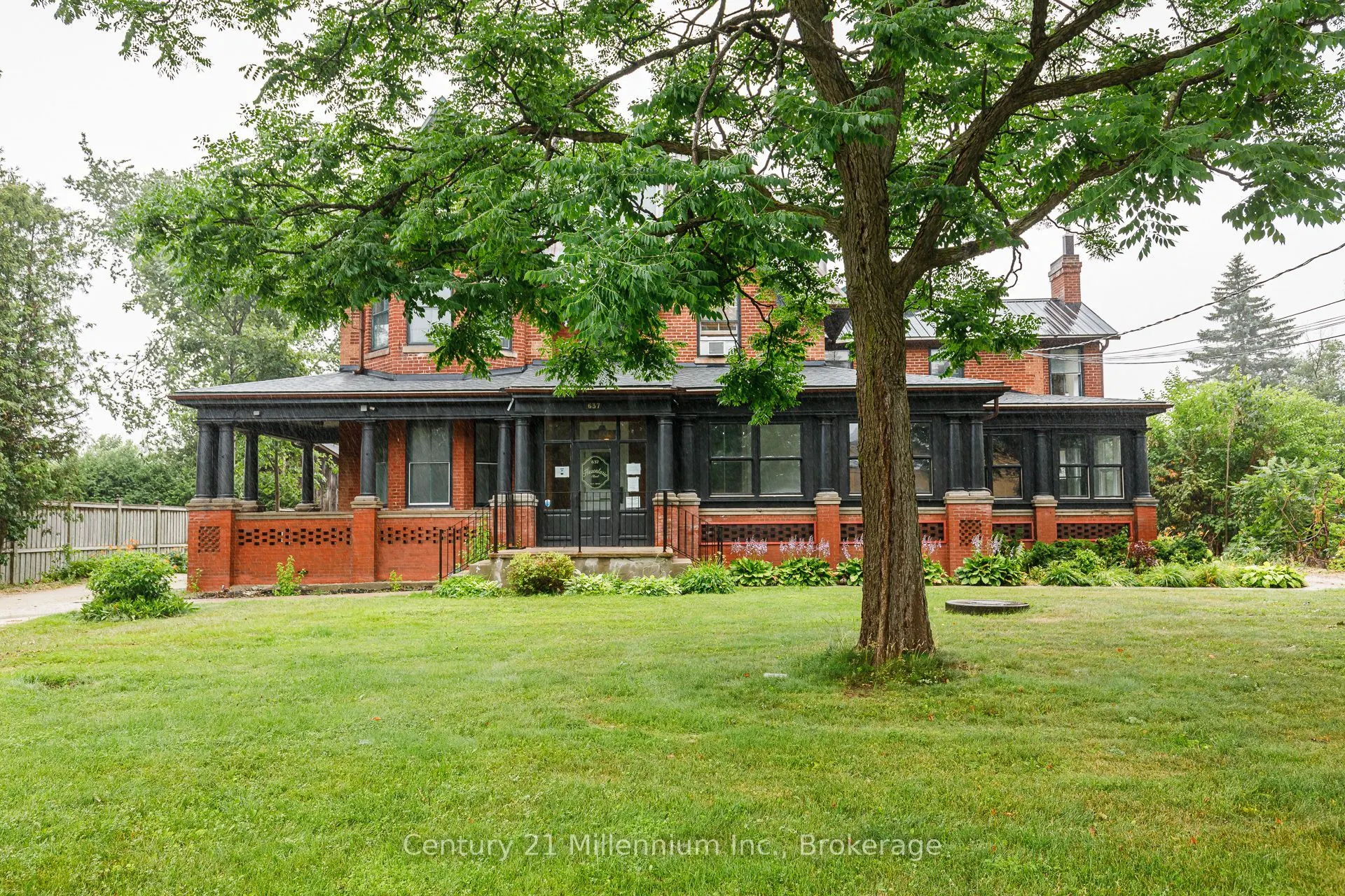 637 HURONTARIO Street, #300