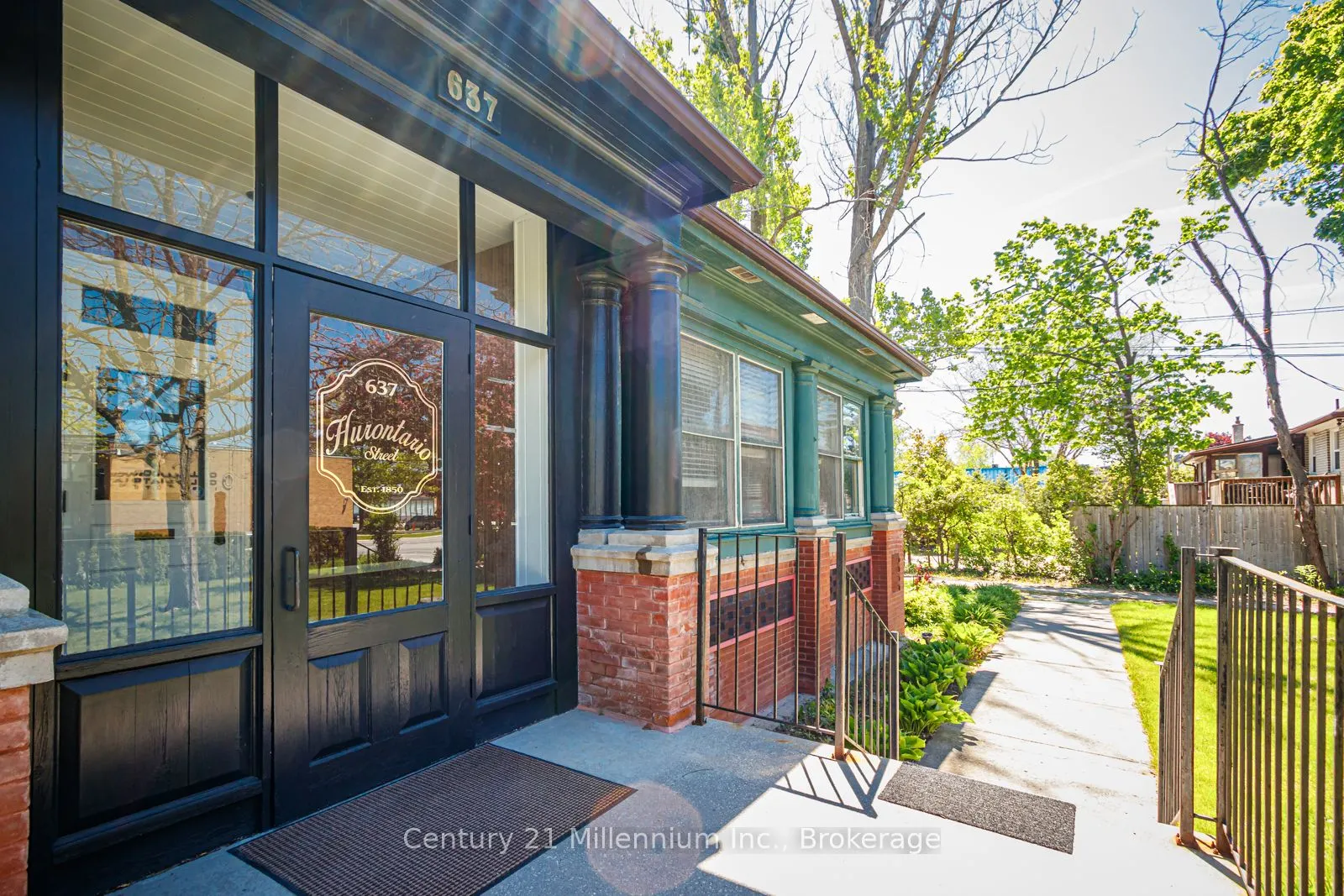 637 HURONTARIO Street, #300