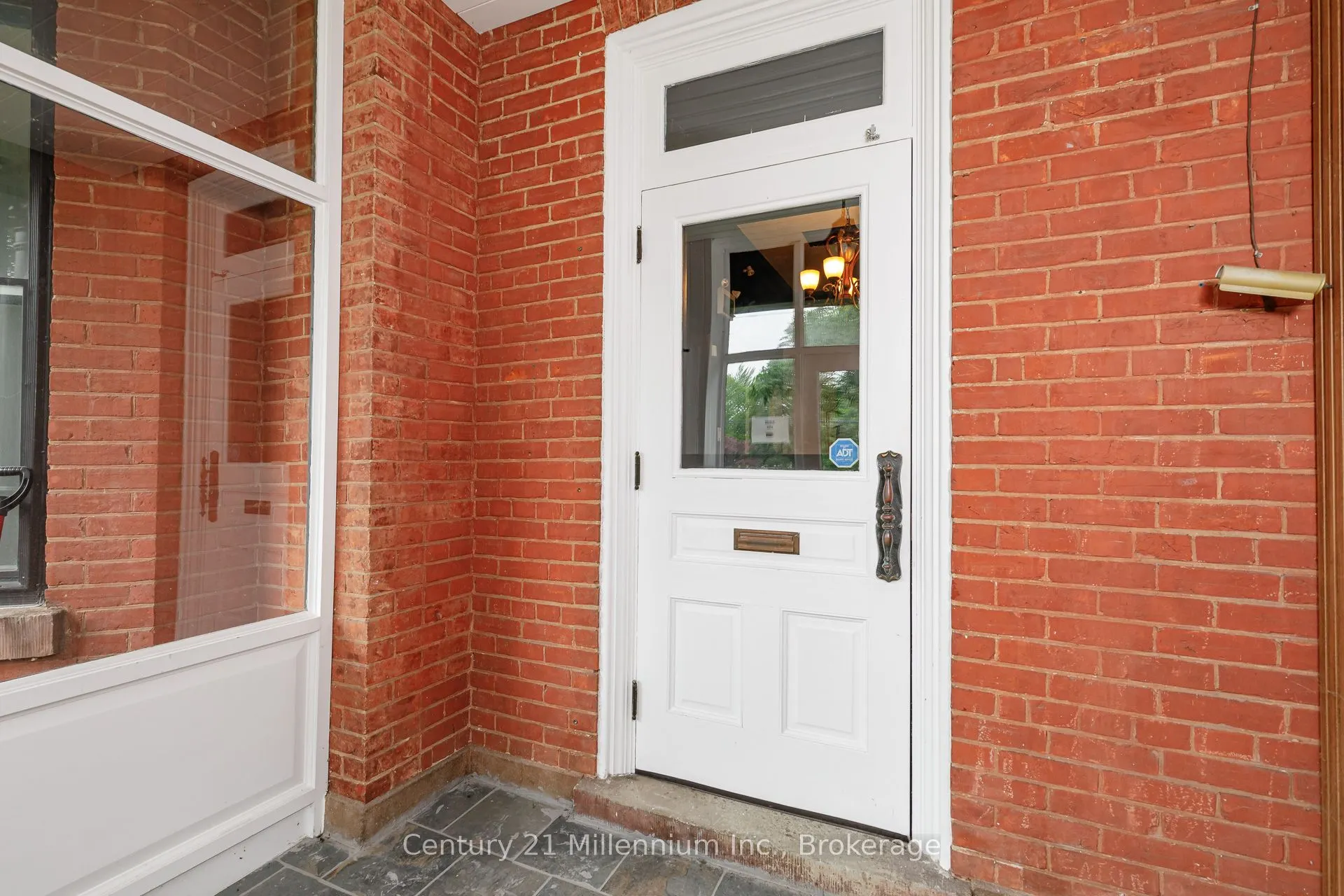 637 HURONTARIO Street, #300