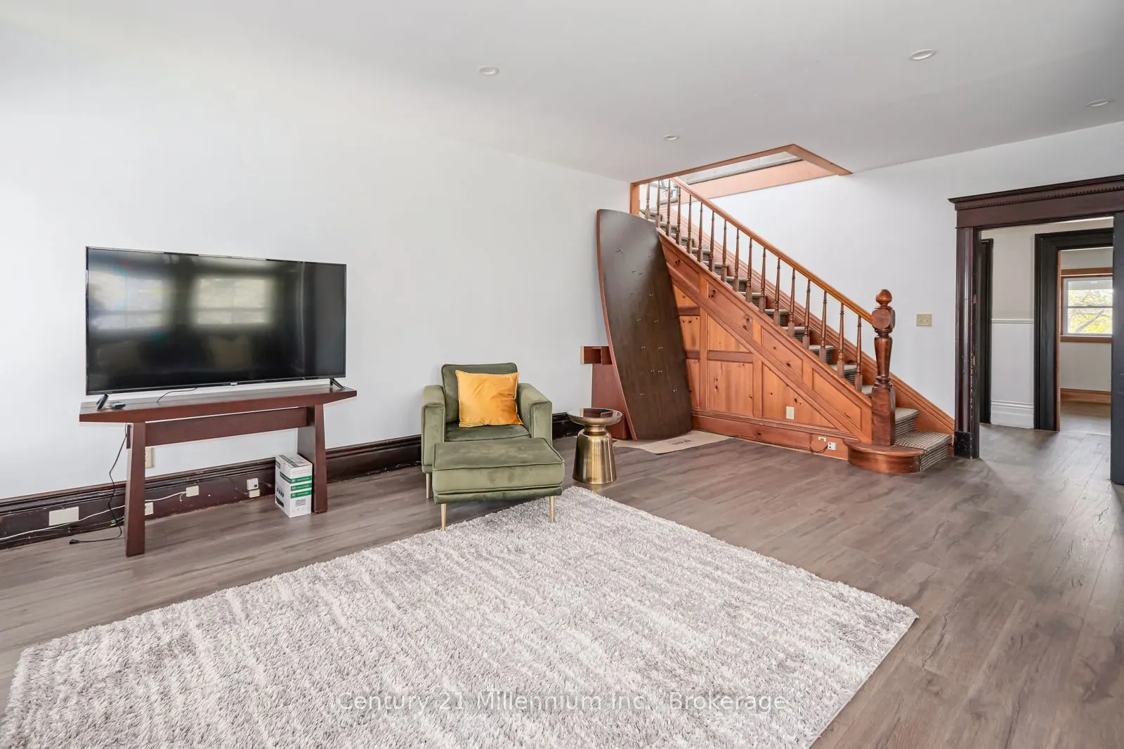 637 HURONTARIO Street, #300