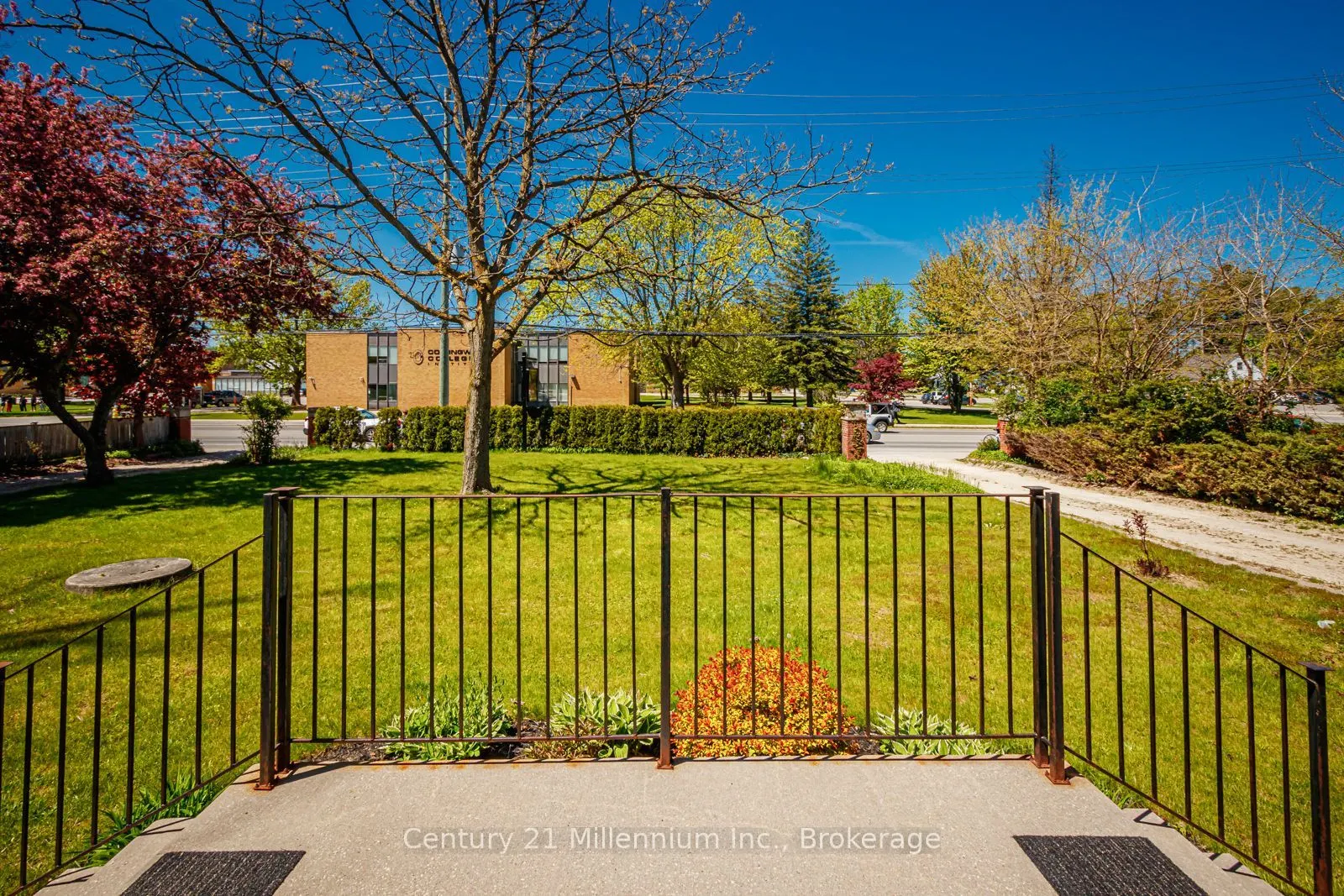 637 HURONTARIO Street, #300