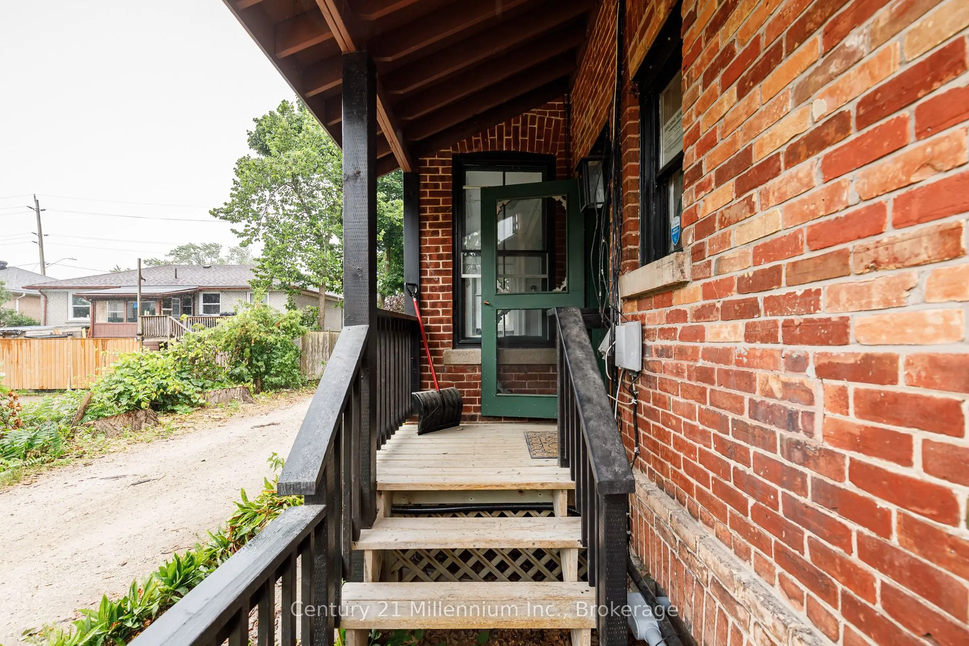 637 HURONTARIO Street, #300