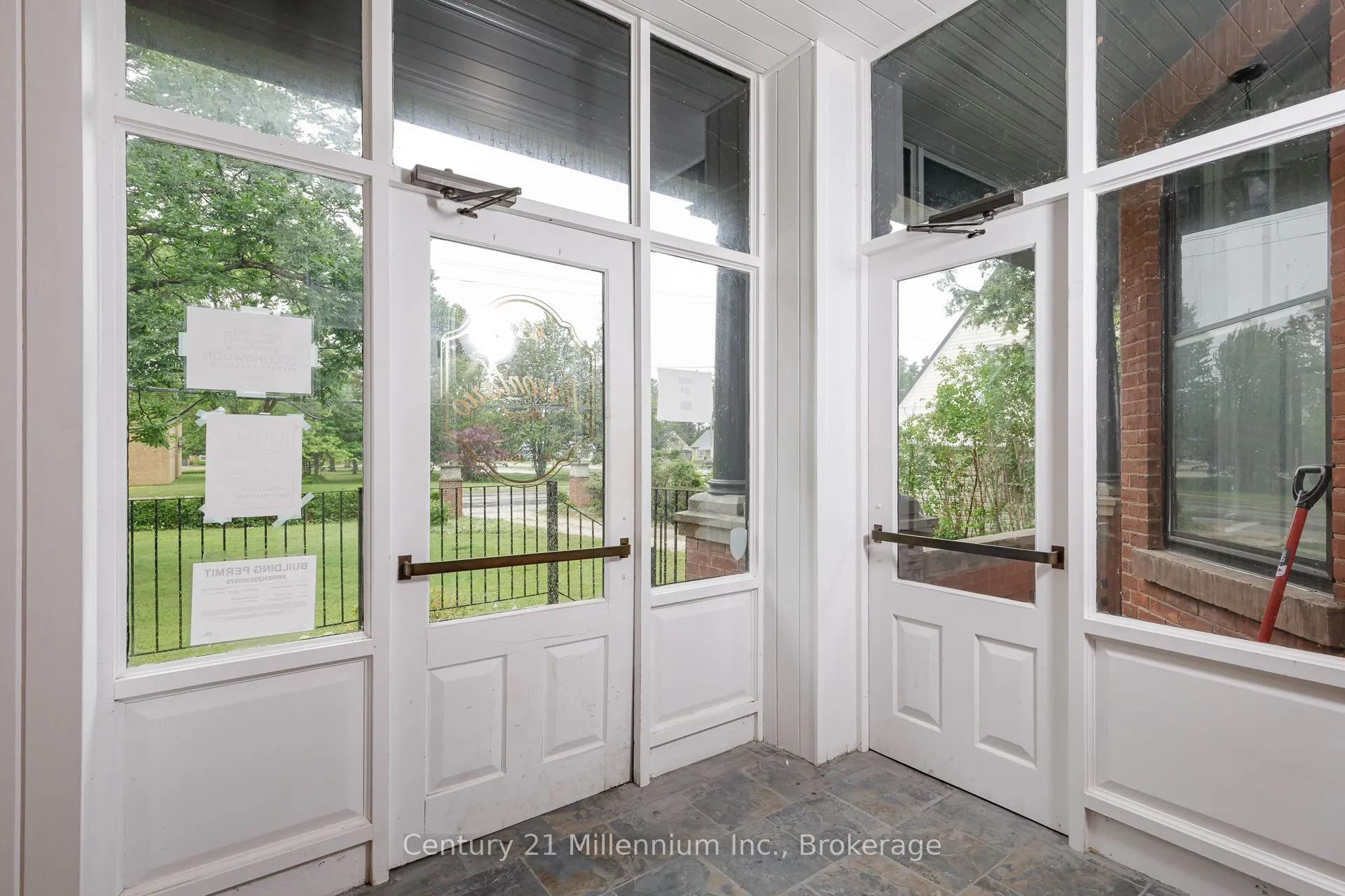 637 HURONTARIO Street, #300