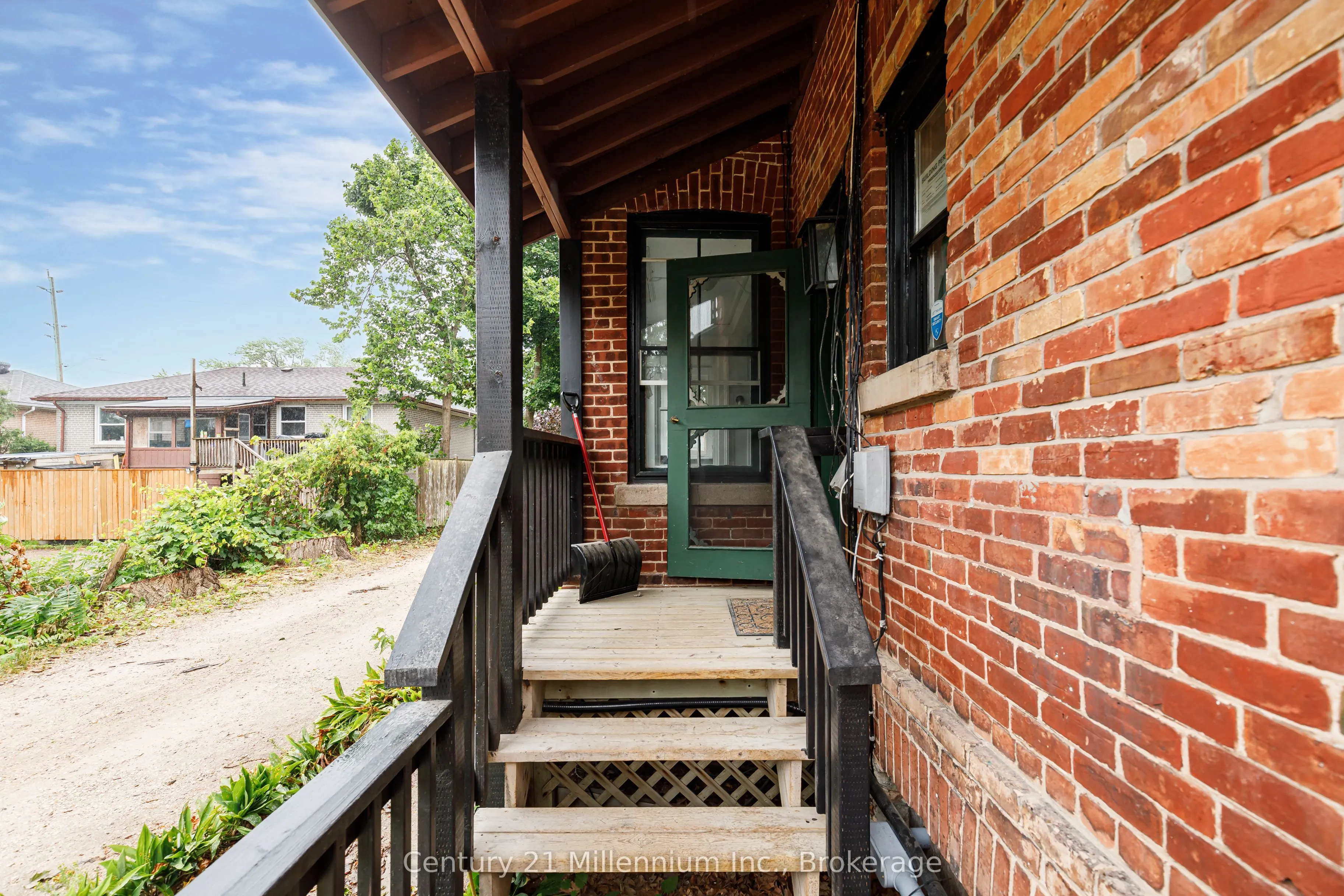 637 Hurontario Street