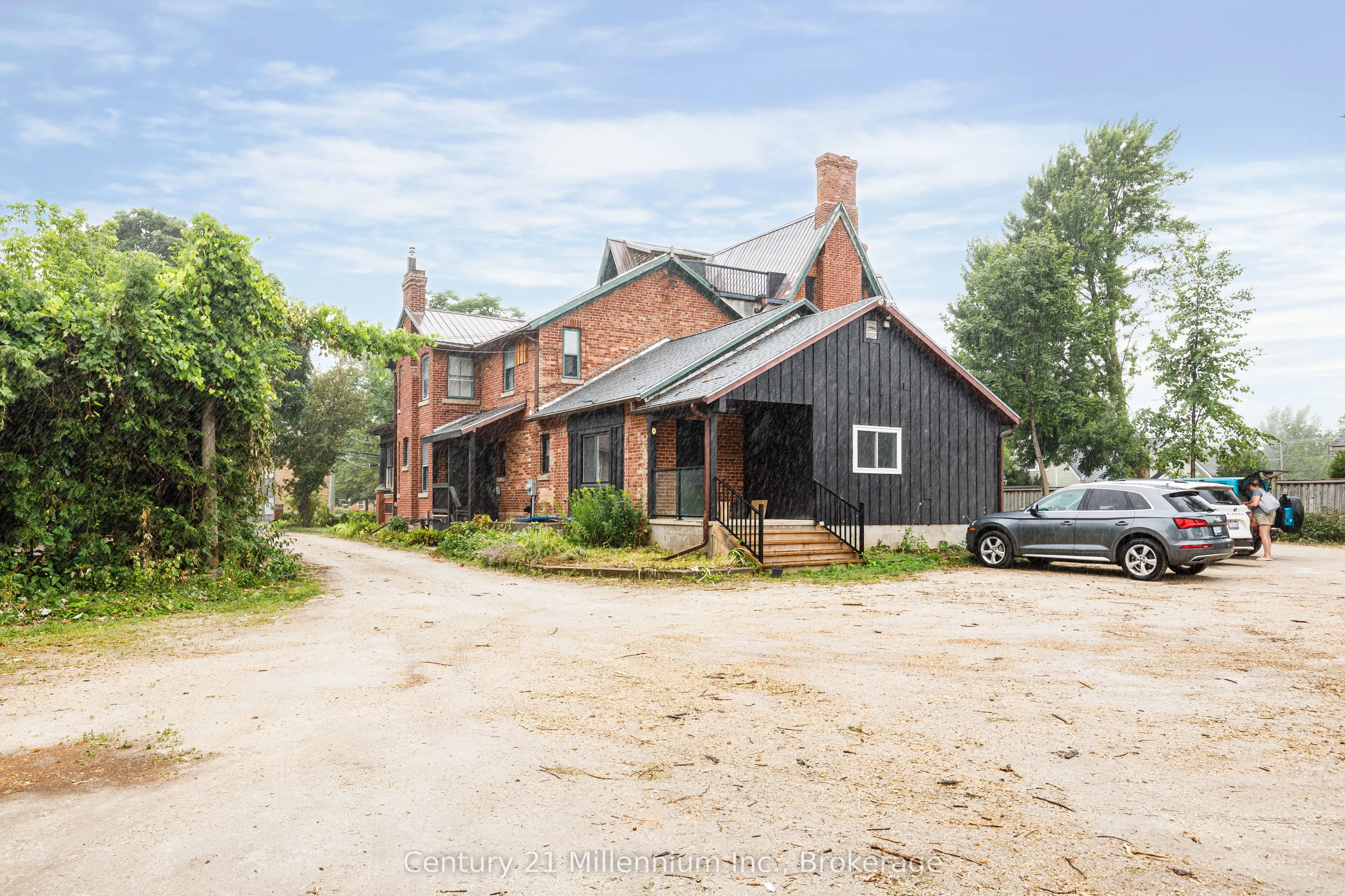 637 Hurontario Street