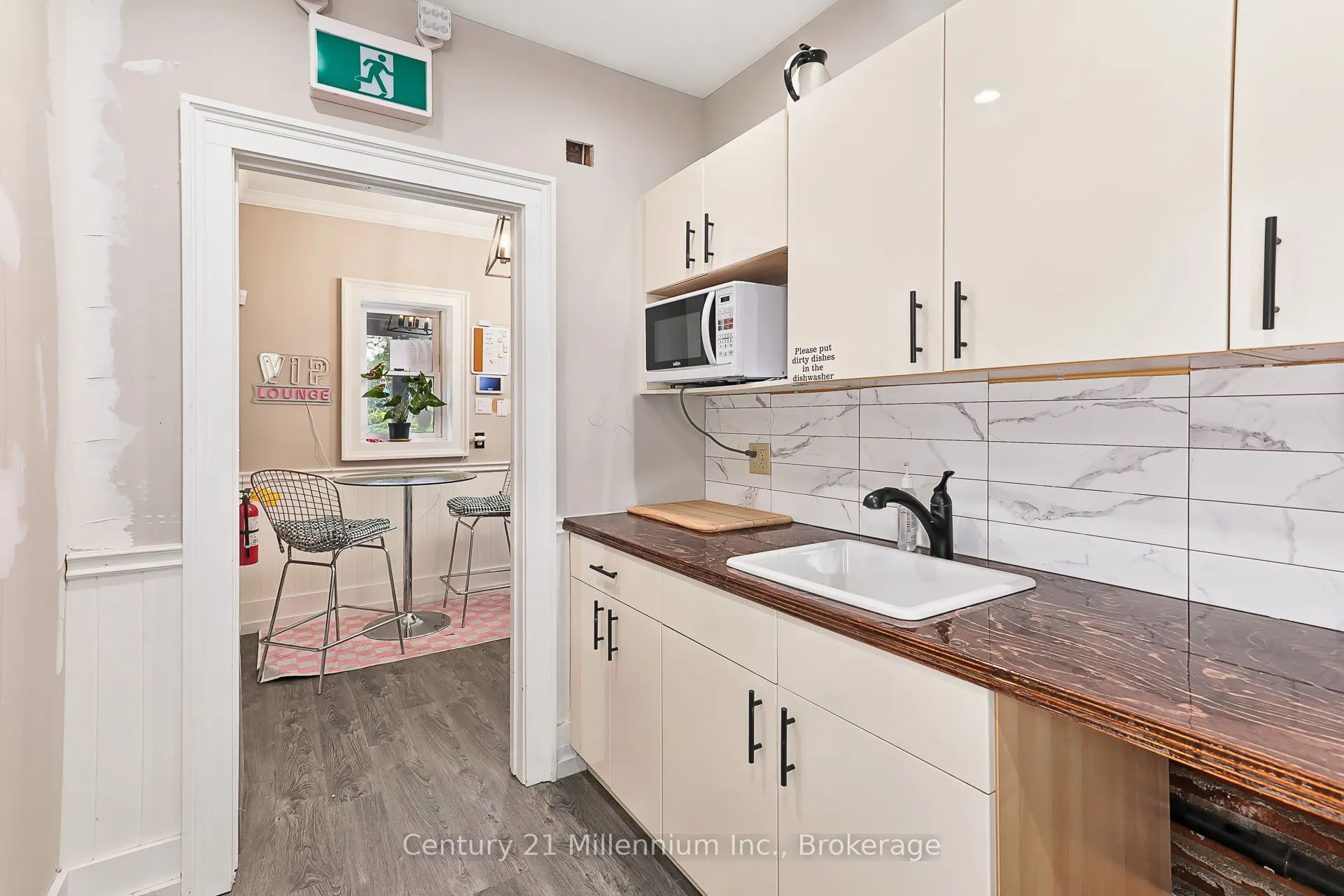 637 HURONTARIO Street, #101