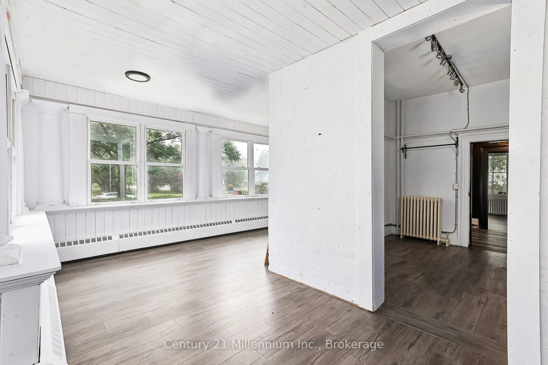 637 HURONTARIO Street, #101