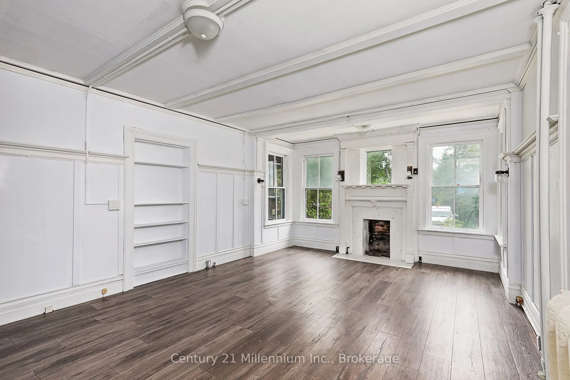 637 HURONTARIO Street, #101