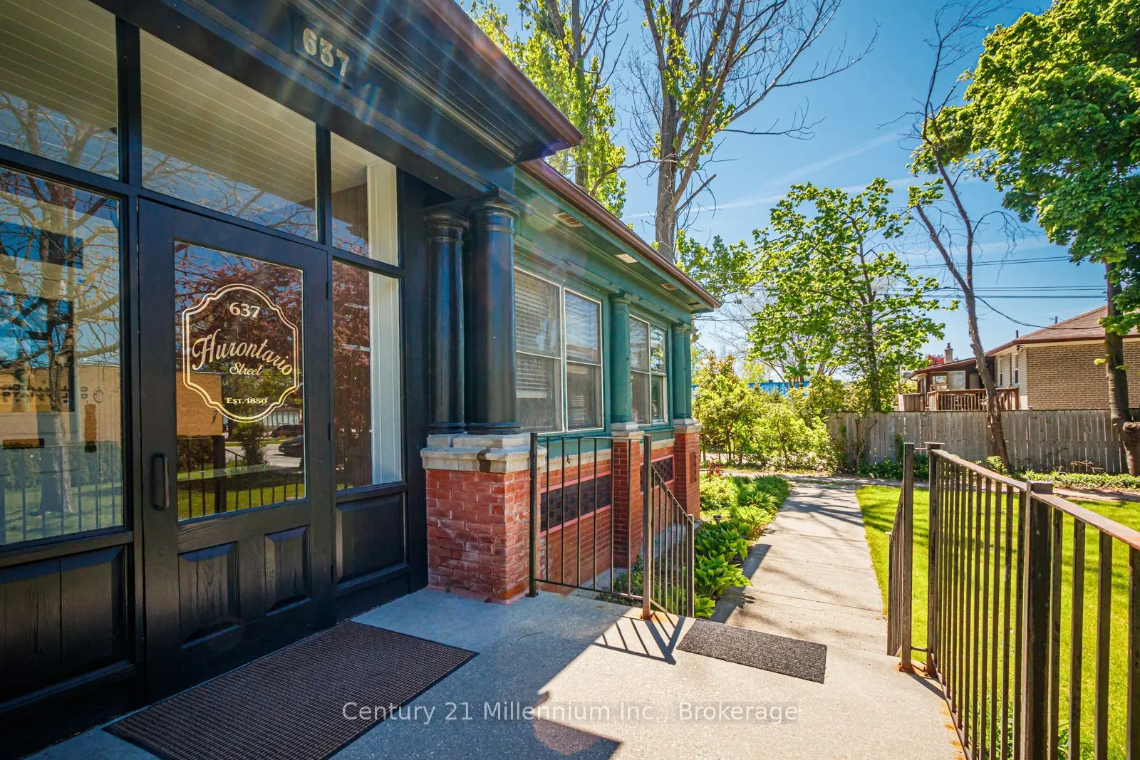 637 HURONTARIO Street, #101