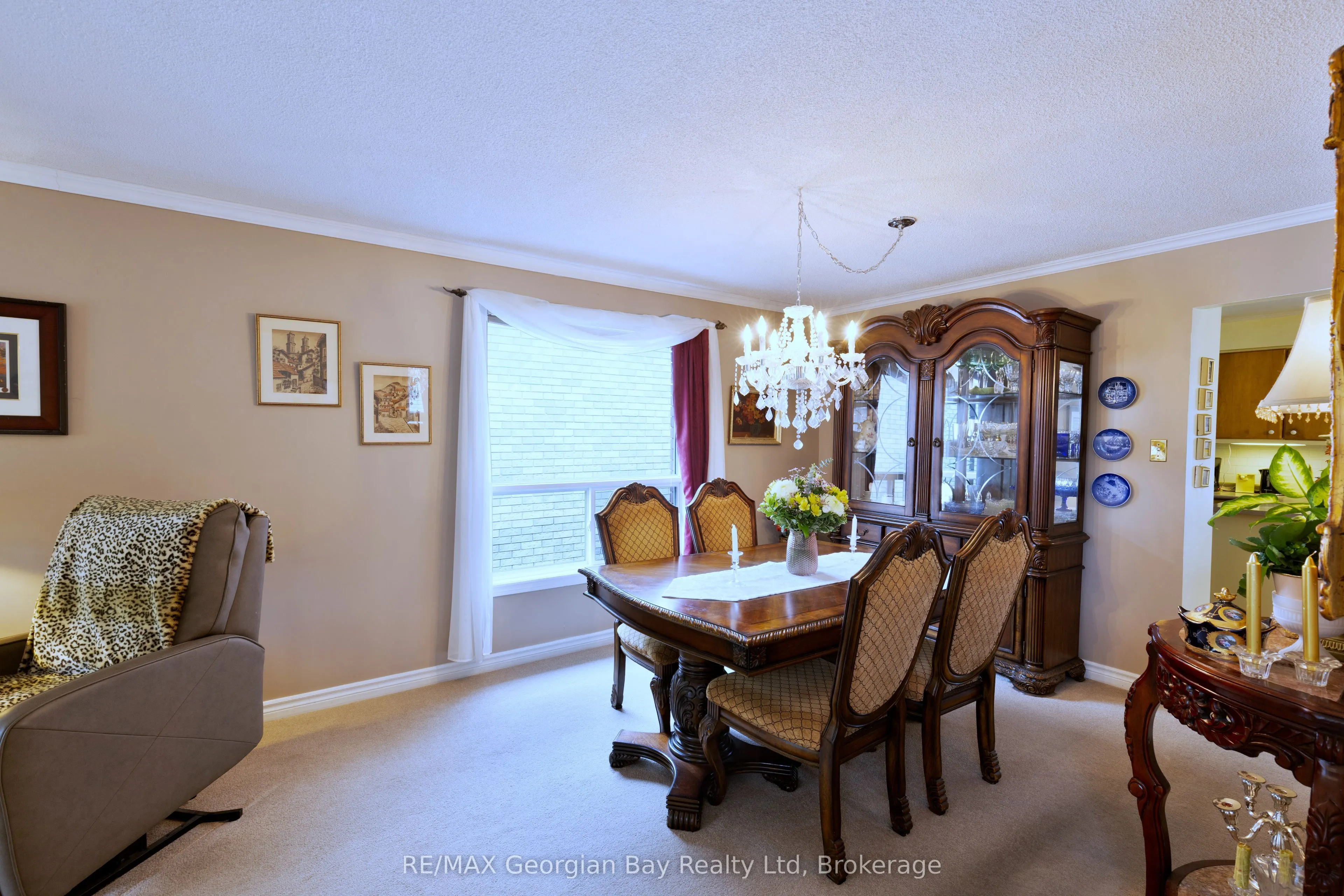1057 Dina Crescent
