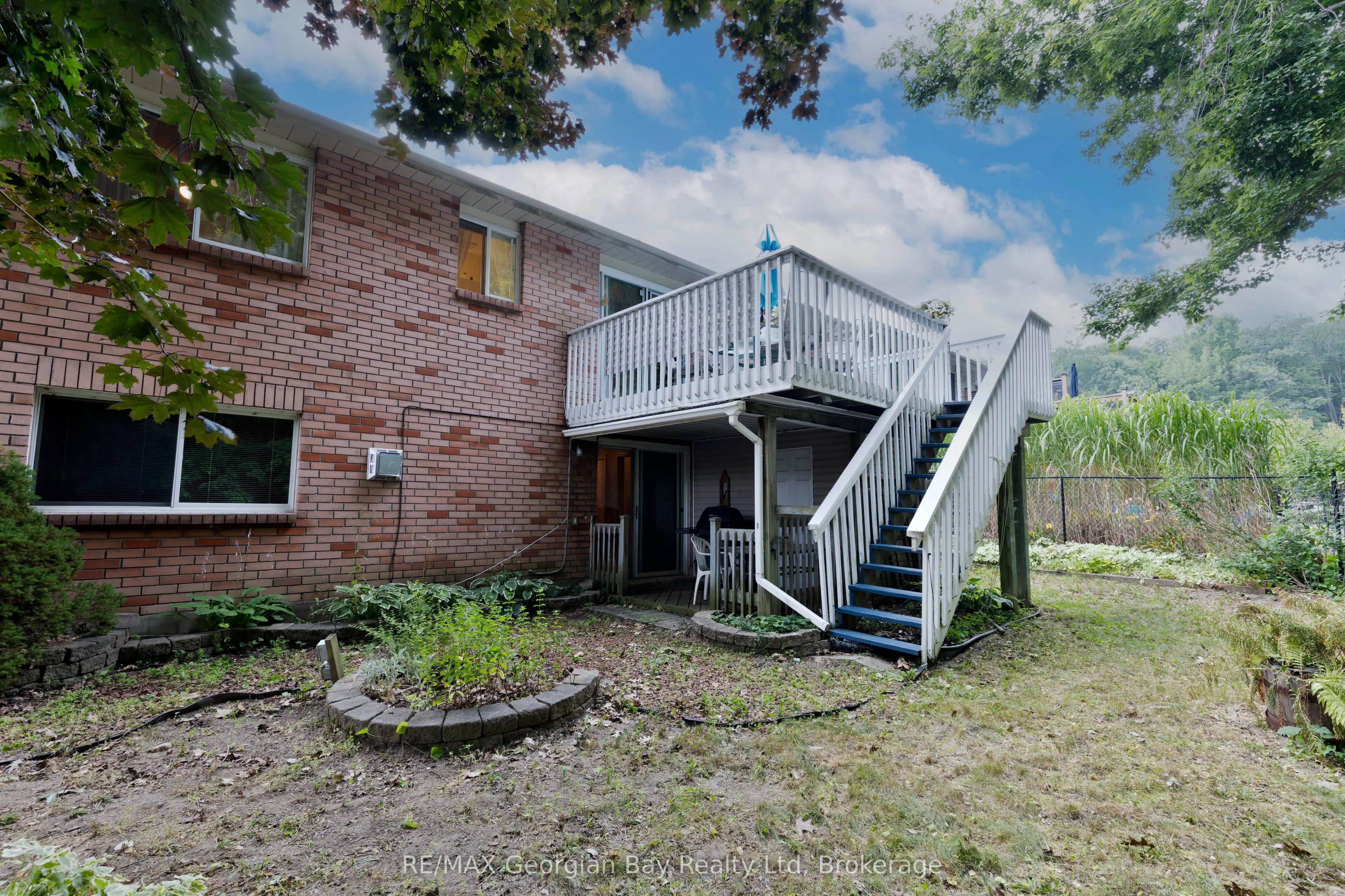 1057 Dina Crescent