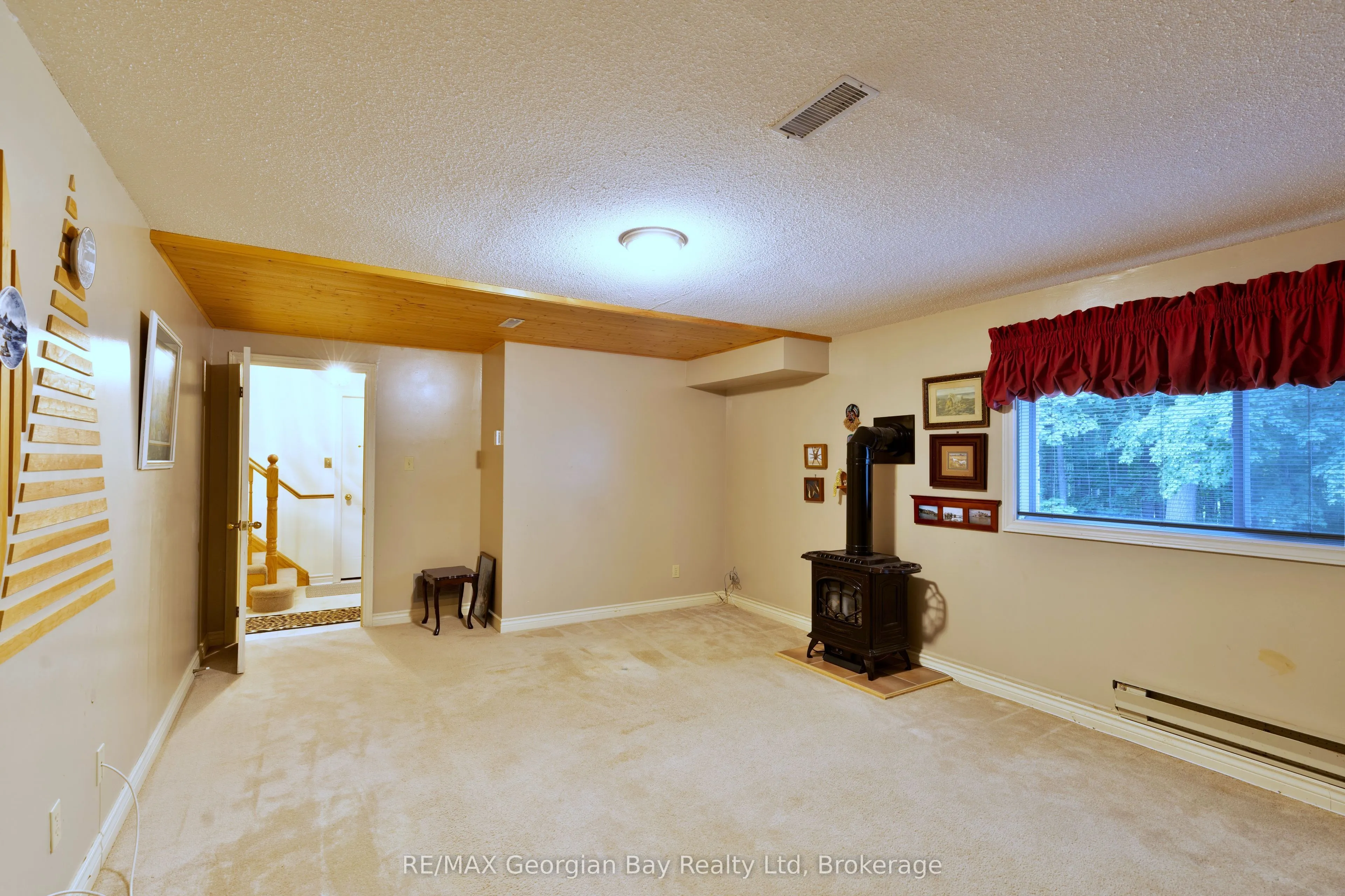 1057 Dina Crescent