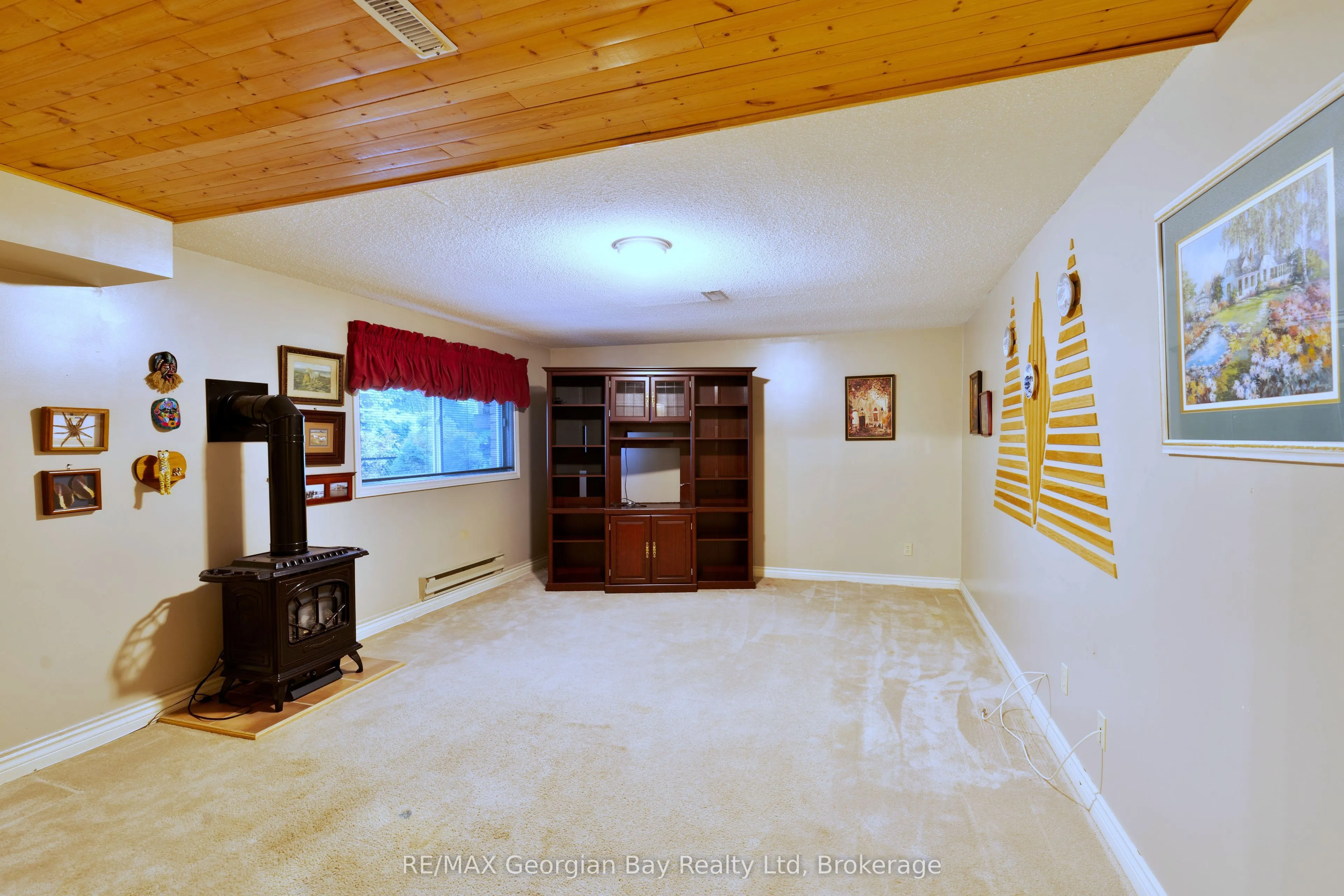 1057 Dina Crescent