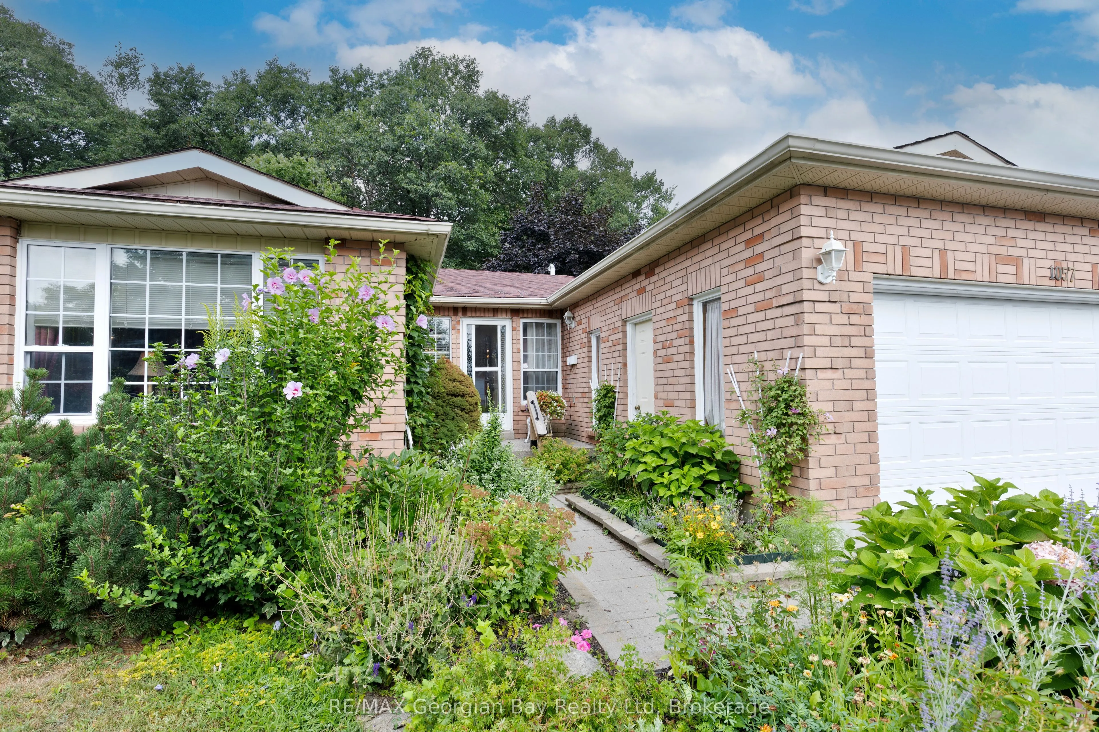1057 Dina Crescent