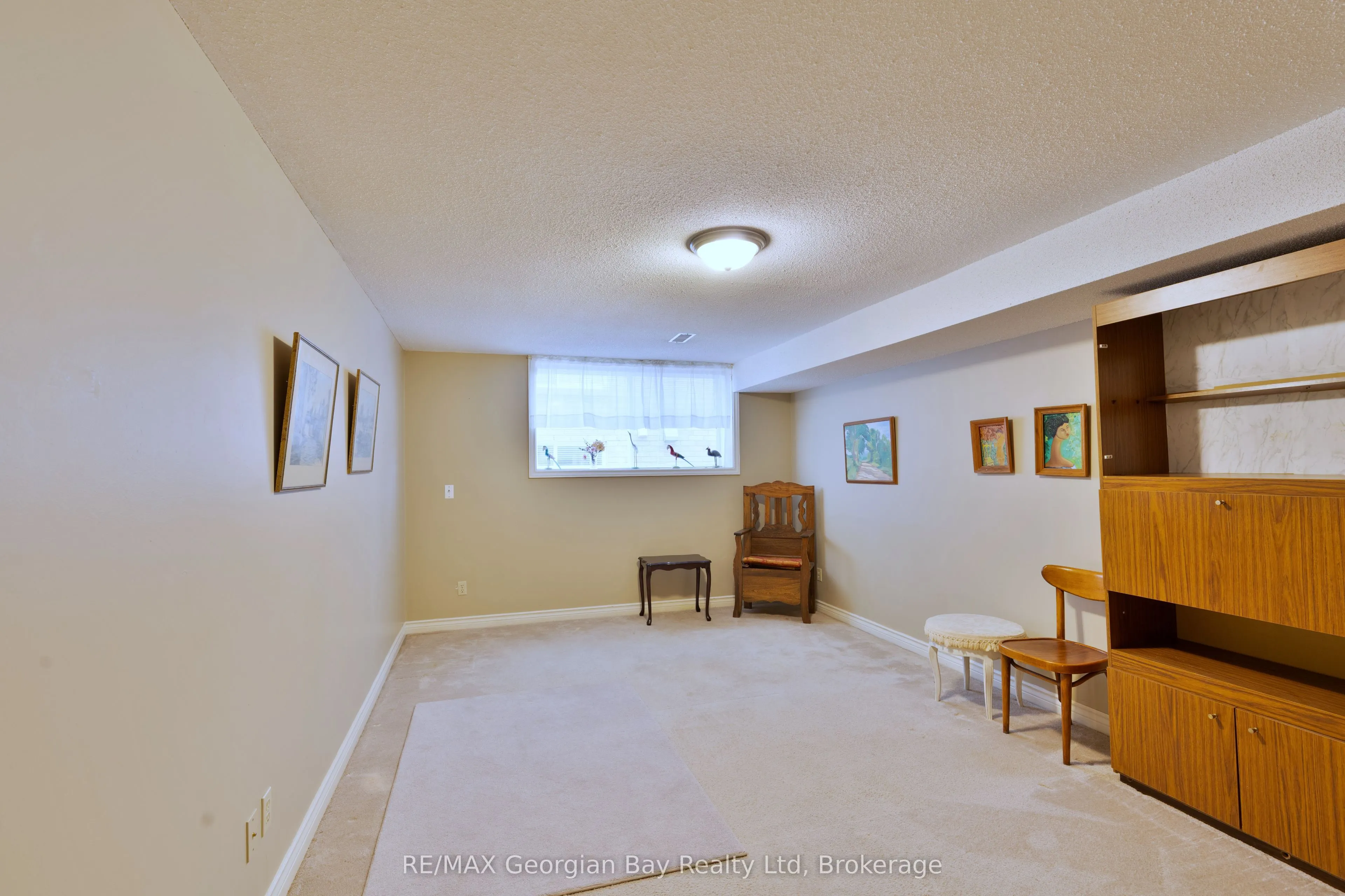 1057 Dina Crescent