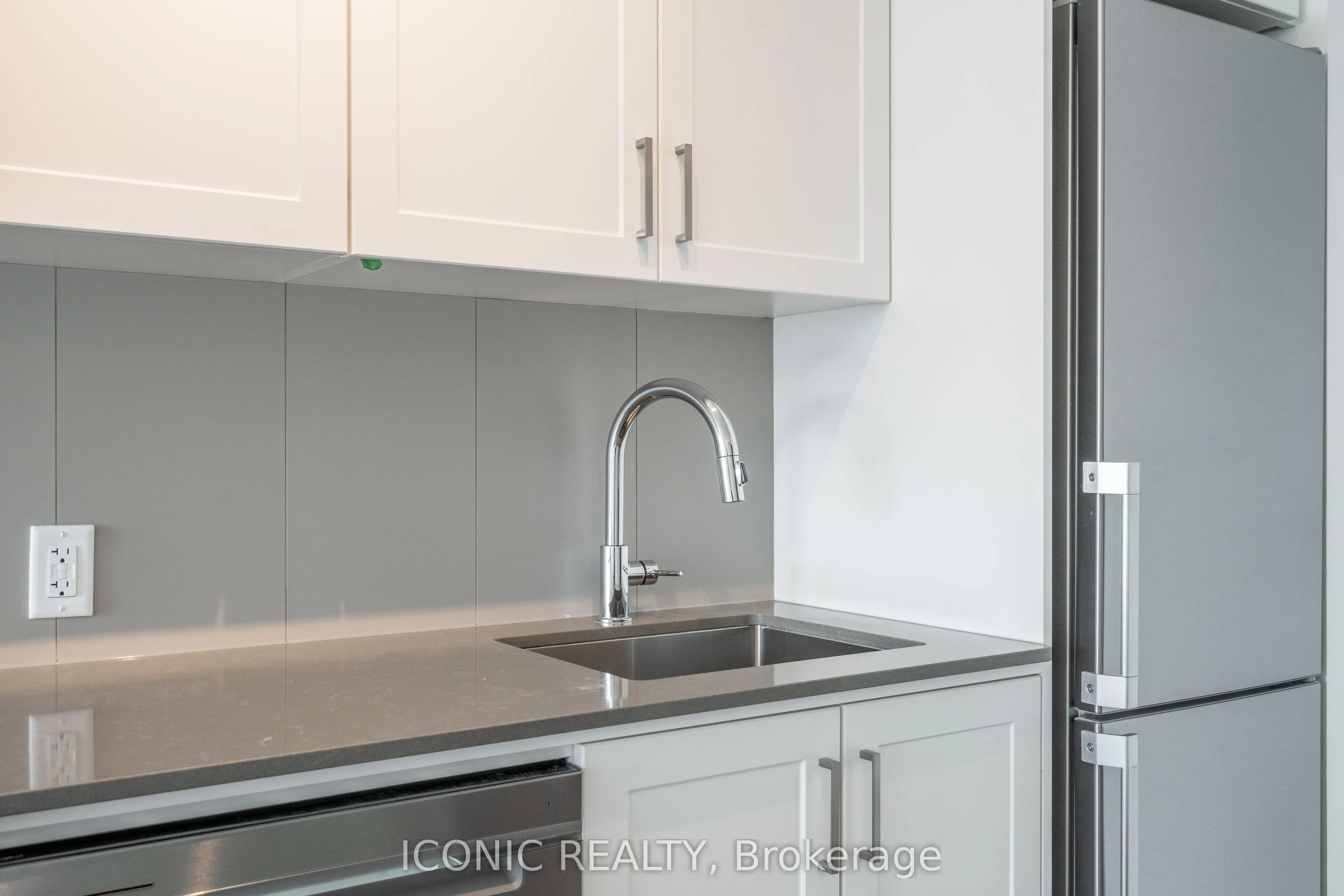 681 Yonge Street, #608