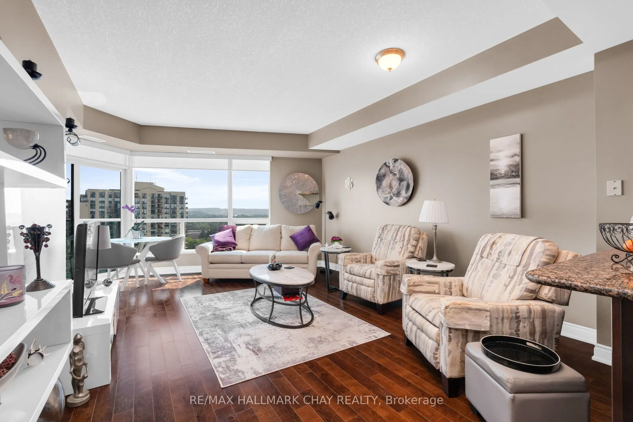 37 Ellen Street, #1211