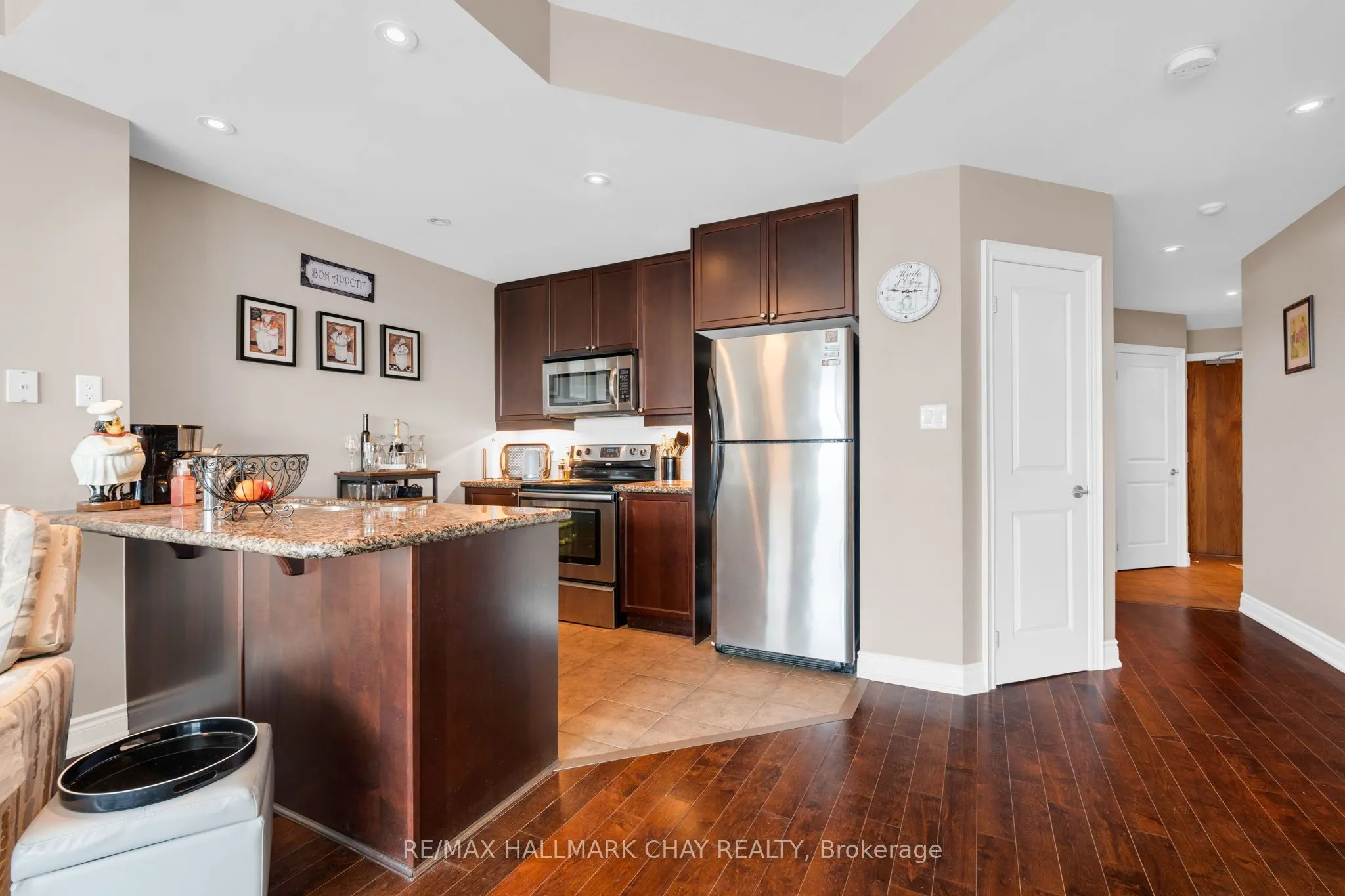 37 Ellen Street, #1211
