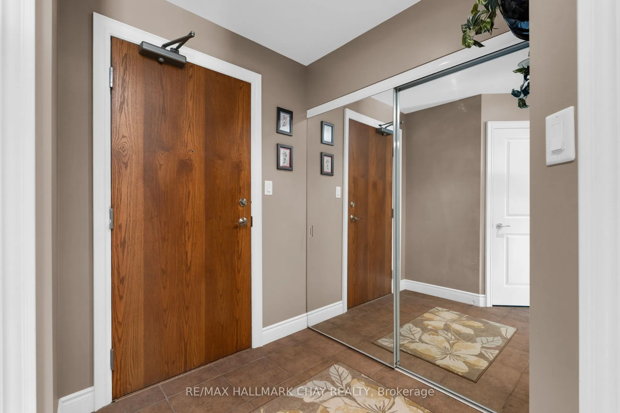 37 Ellen Street, #1211