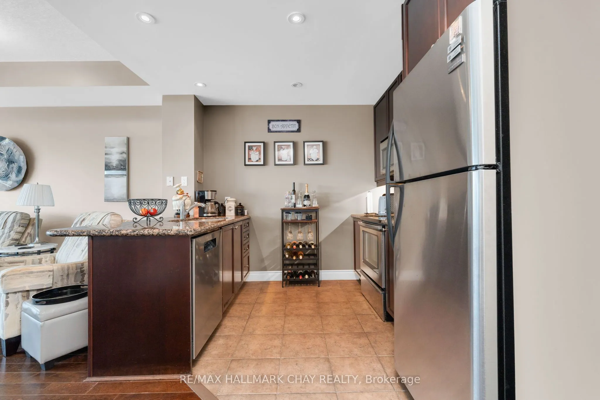 37 Ellen Street, #1211