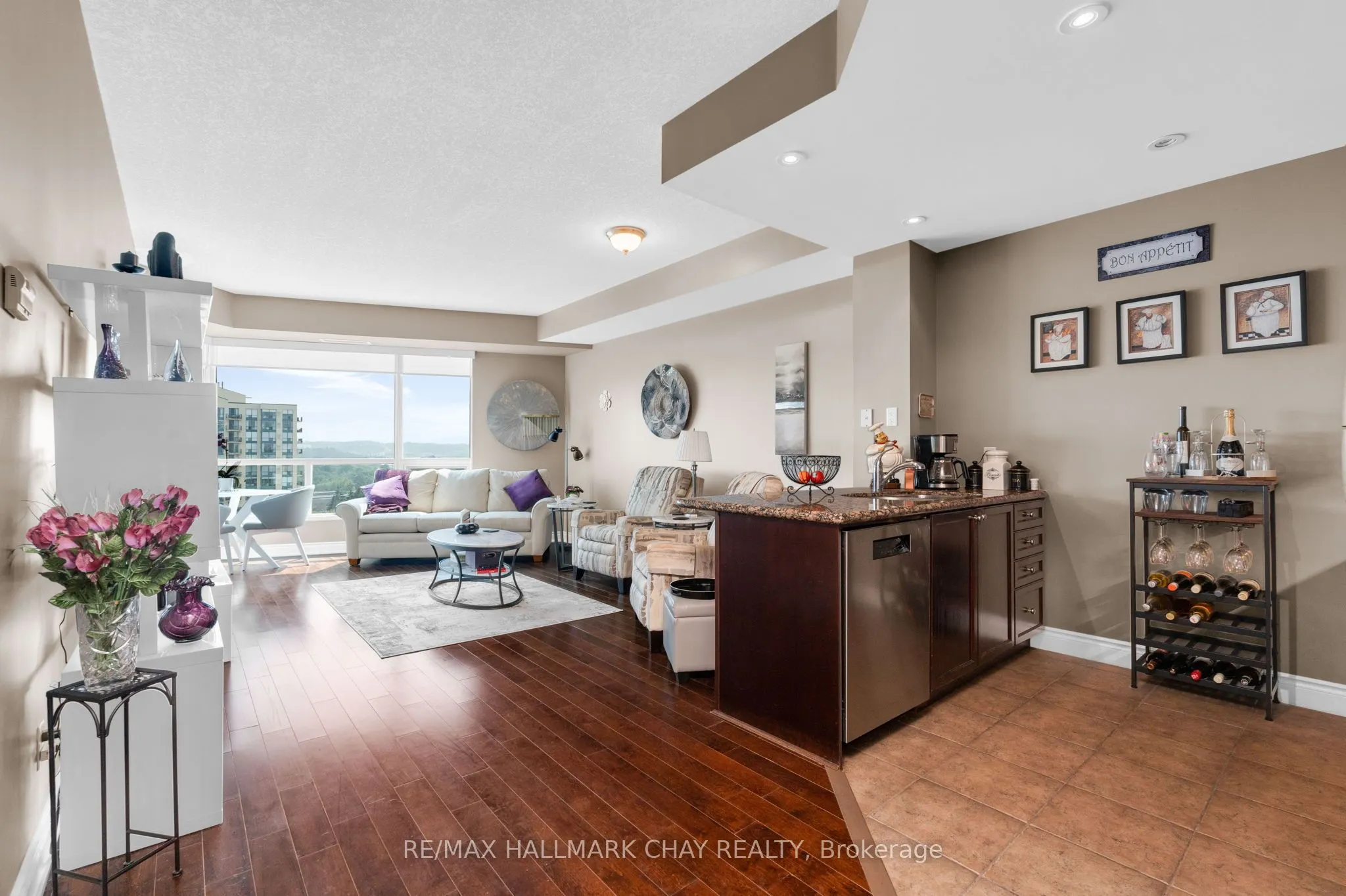 37 Ellen Street, #1211