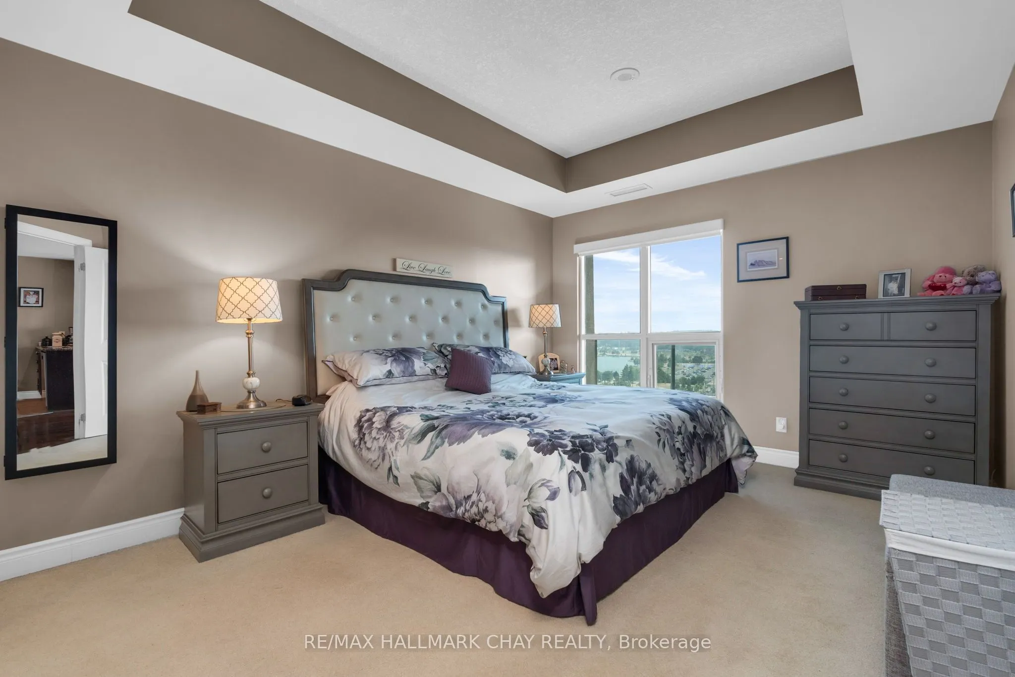 37 Ellen Street, #1211