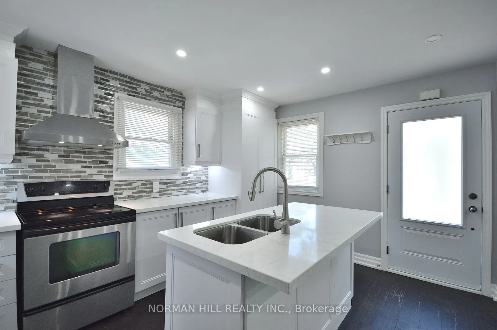 30 Newton Street, #Main Floor