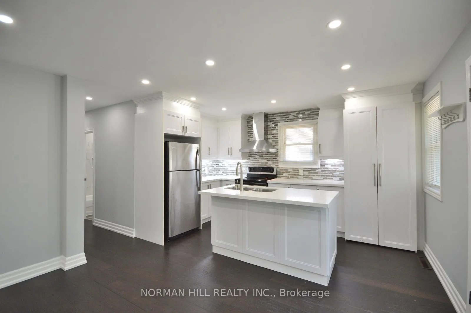 30 Newton Street, #Main Floor