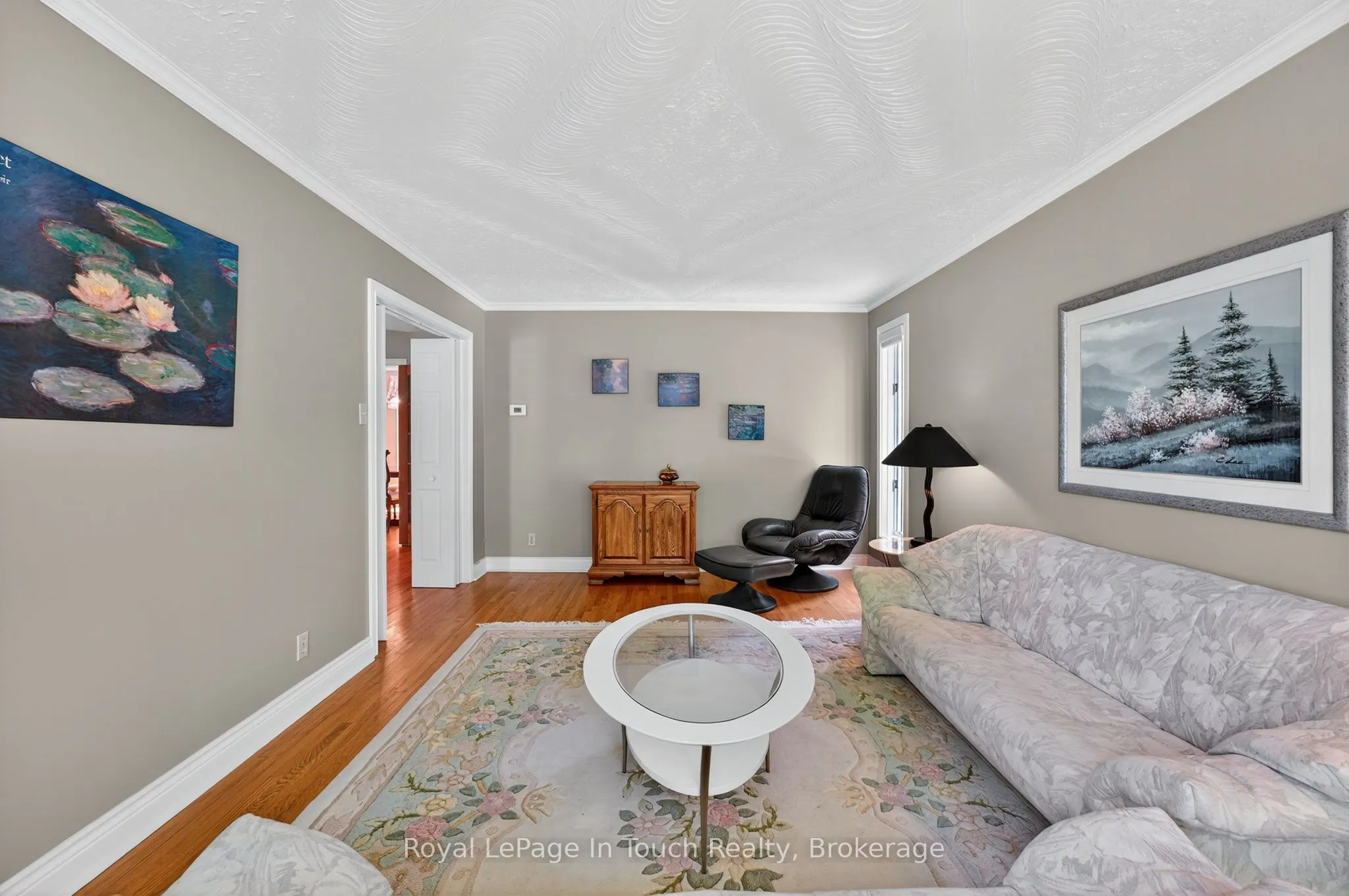 56 Robert Street E
