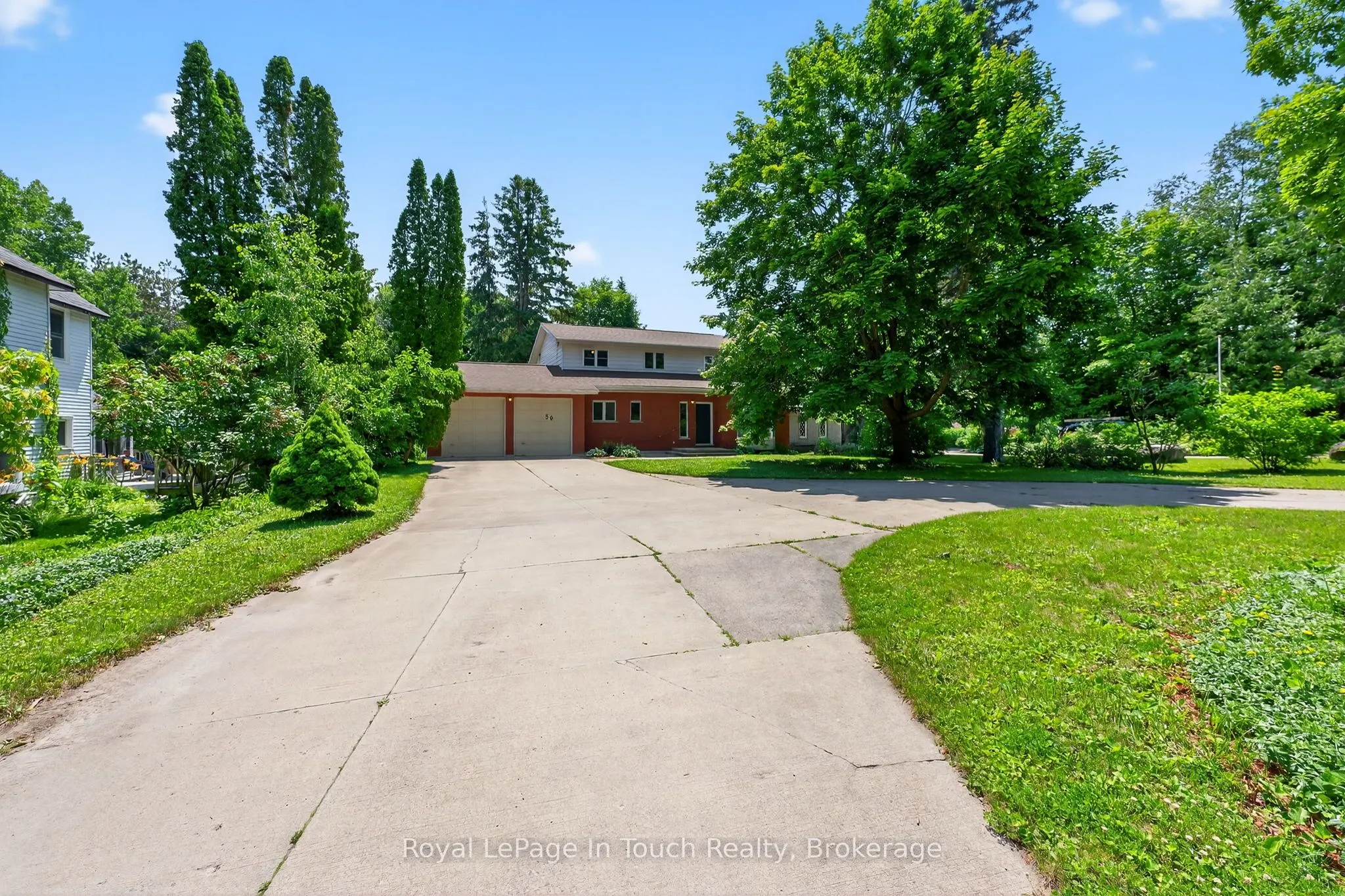 56 Robert Street E