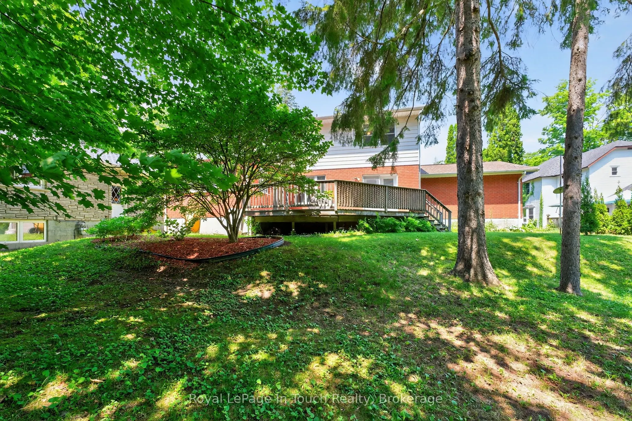 56 Robert Street E