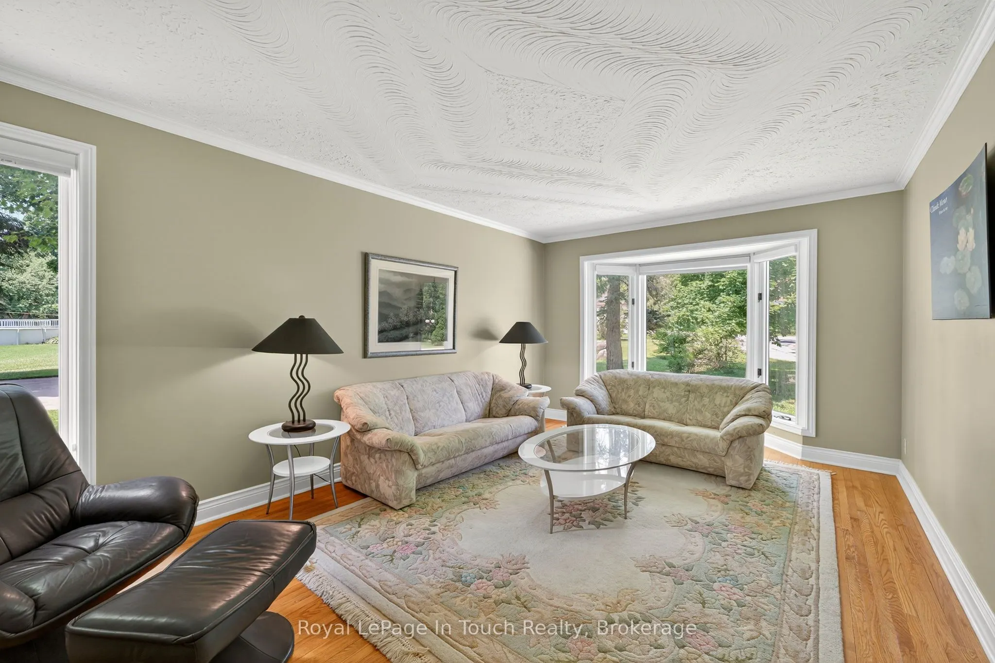 56 Robert Street E