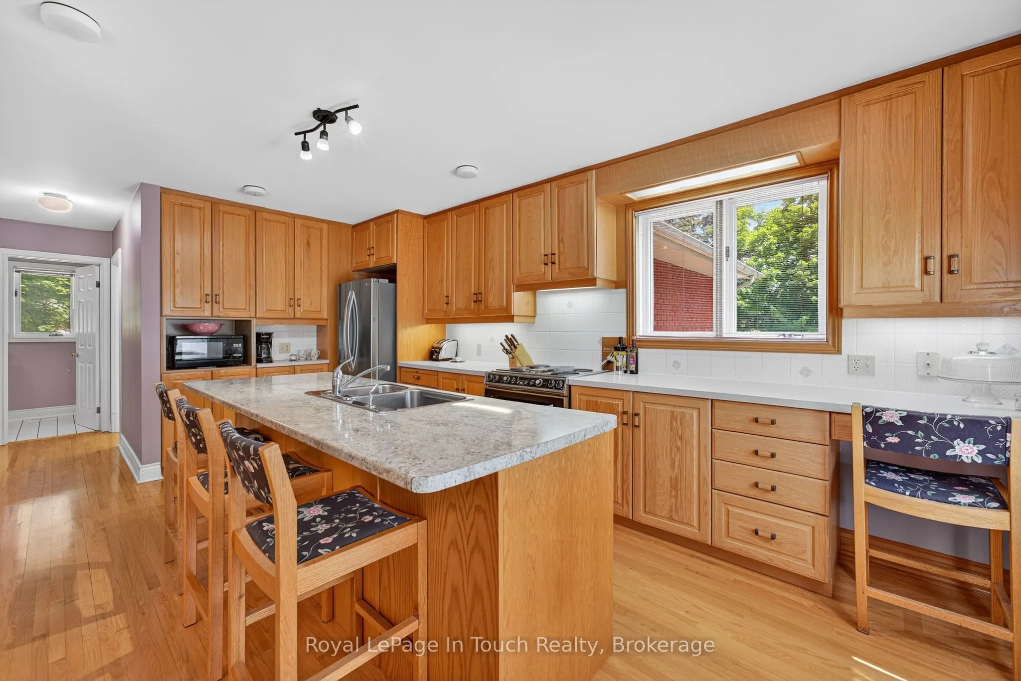 56 Robert Street E