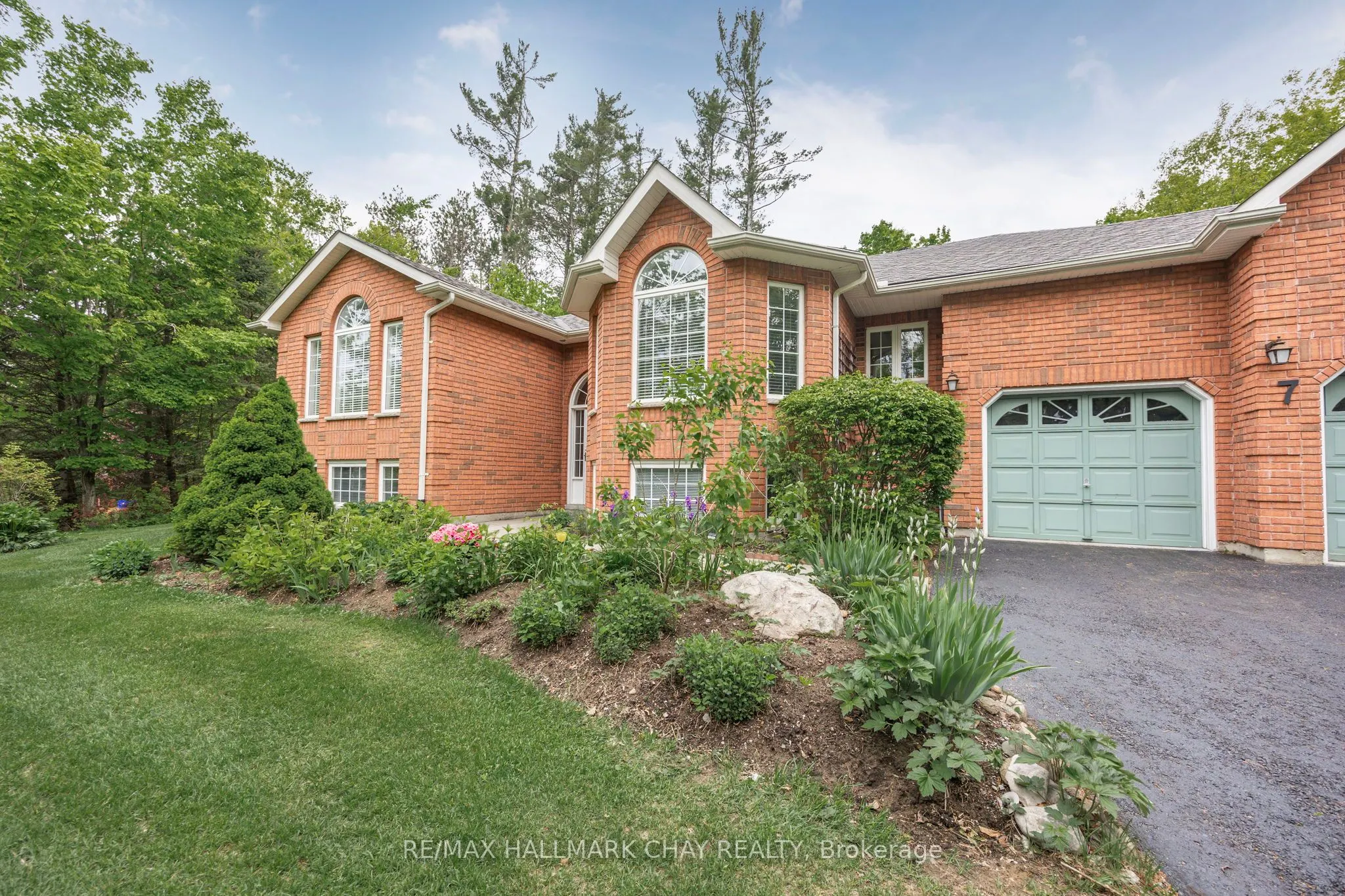 7 Pineview Drive