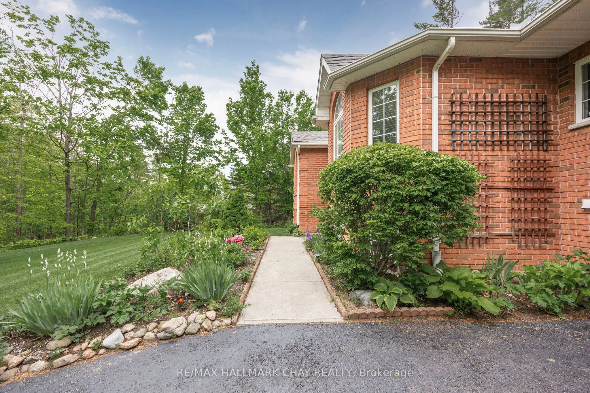 7 Pineview Drive