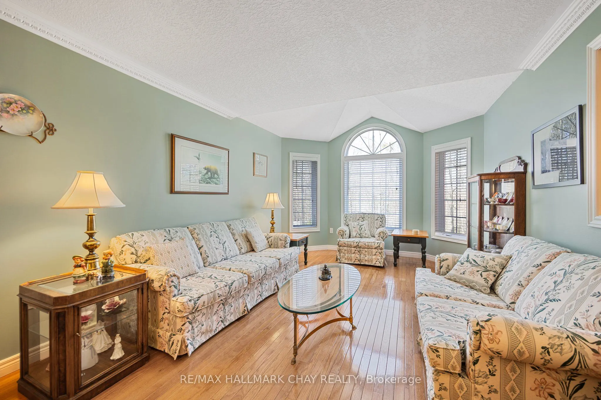 7 Pineview Drive