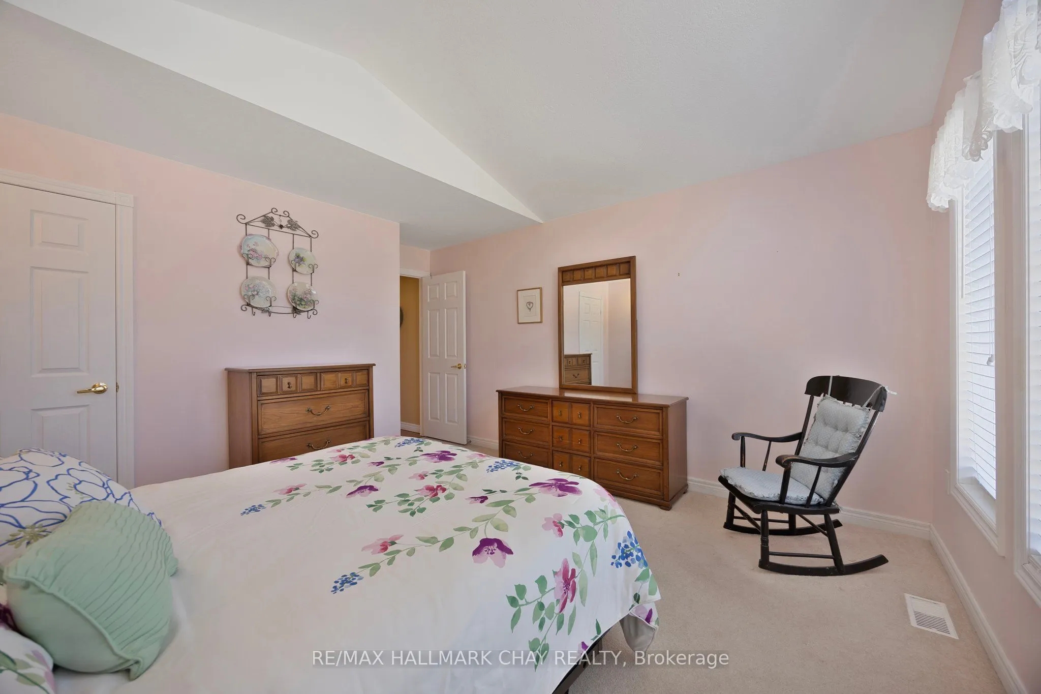 7 Pineview Drive
