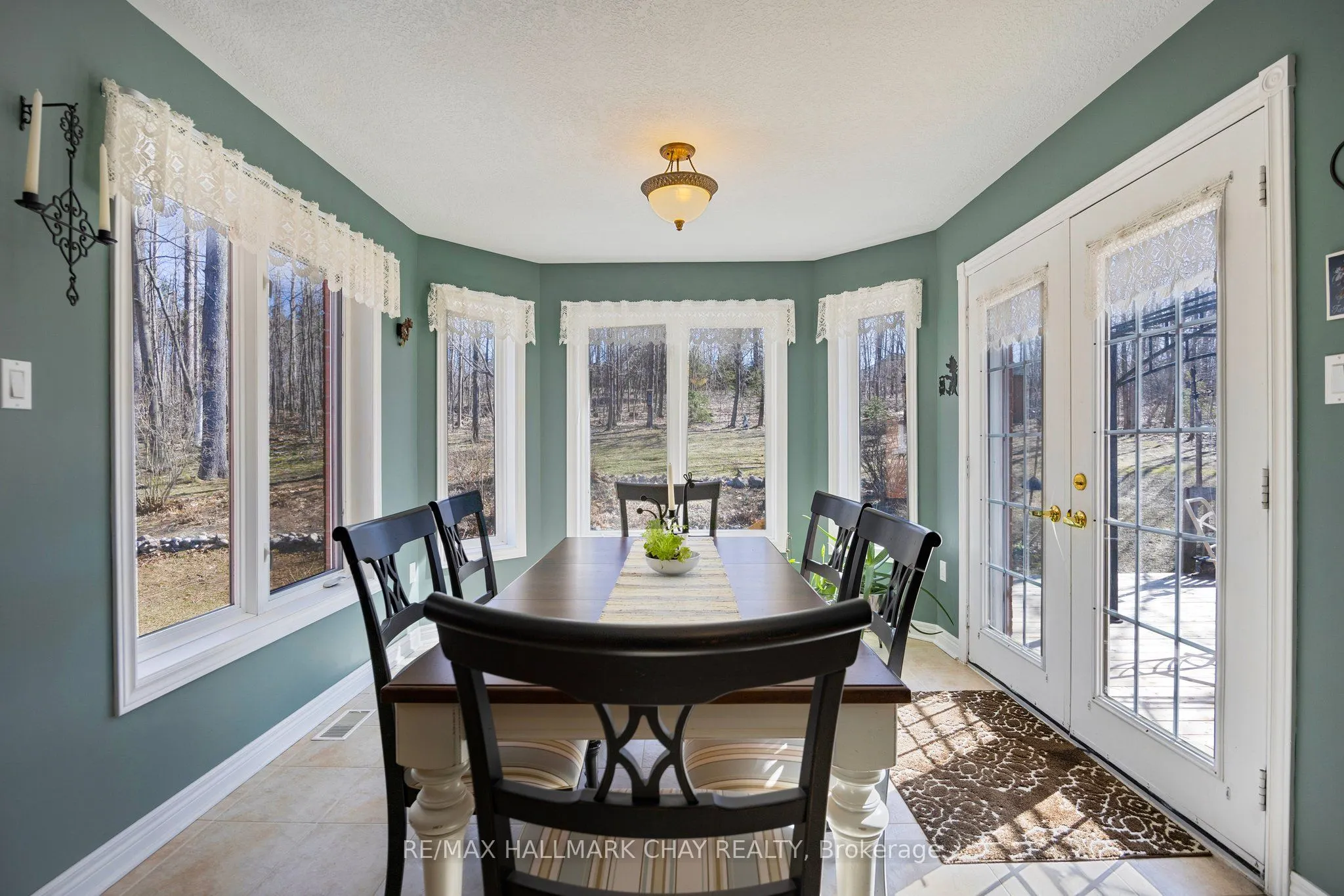 7 Pineview Drive