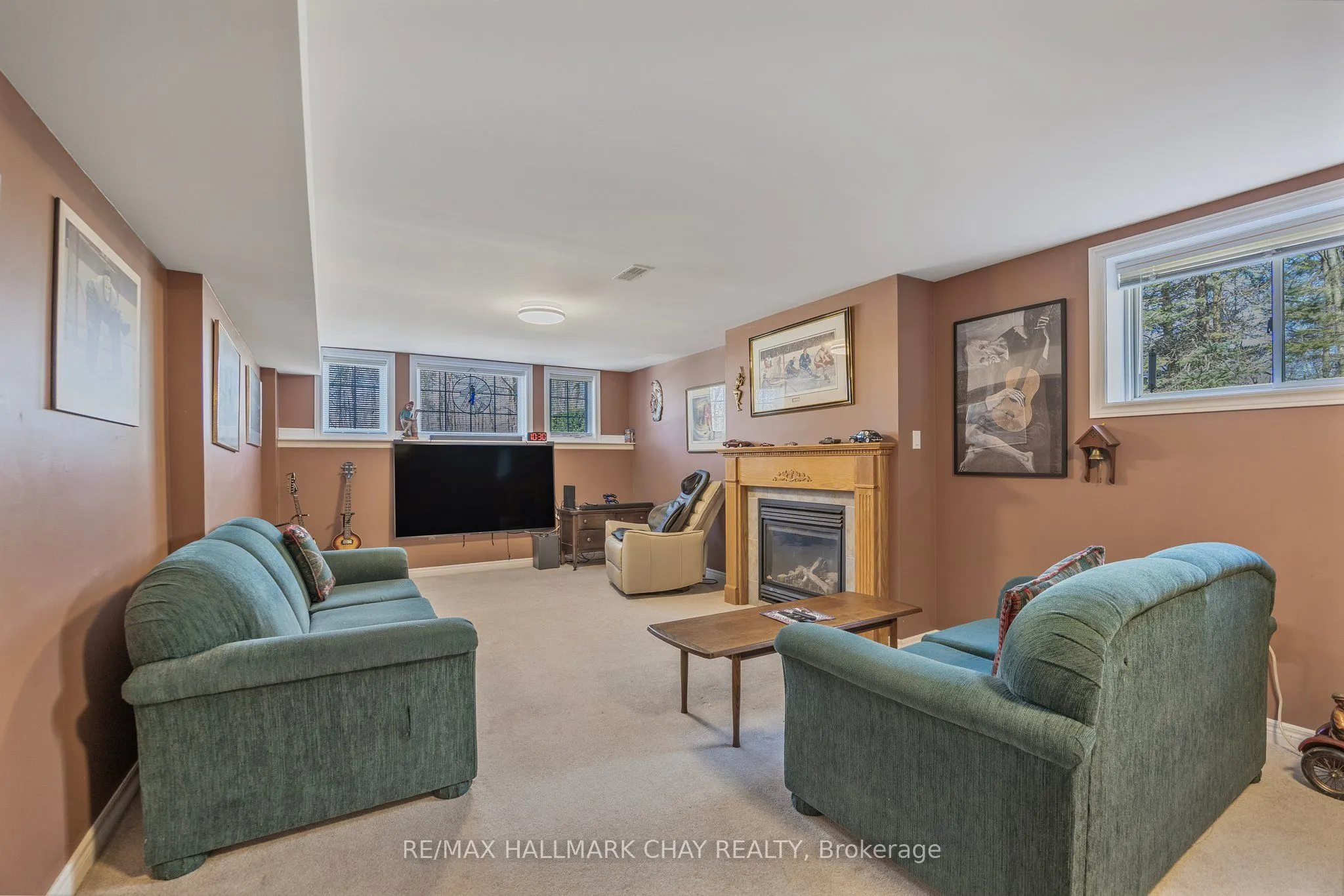 7 Pineview Drive