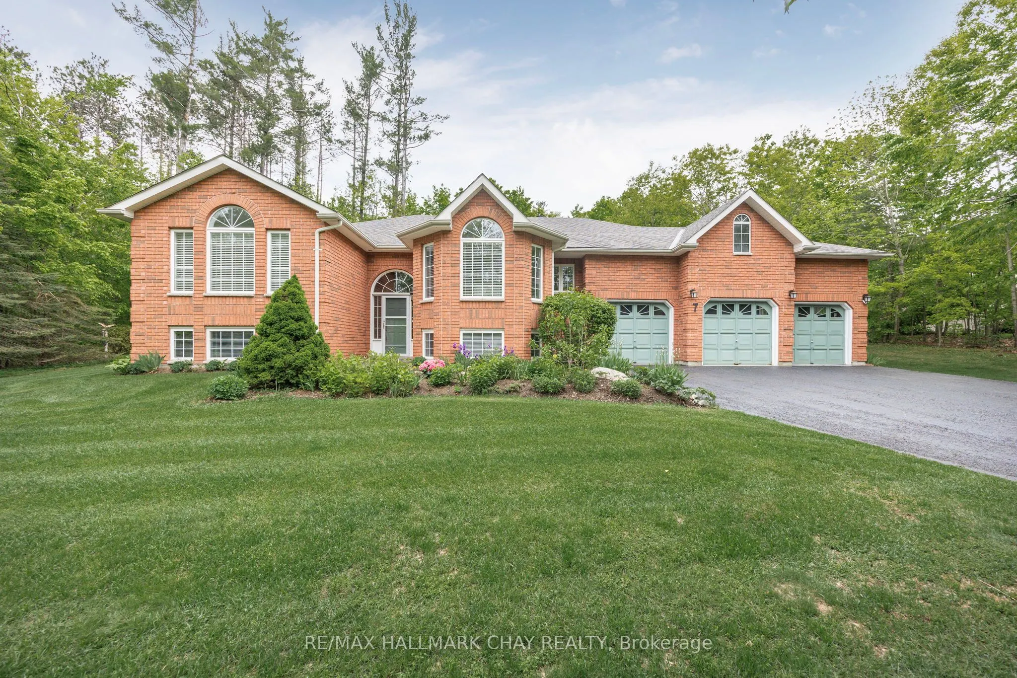 7 Pineview Drive