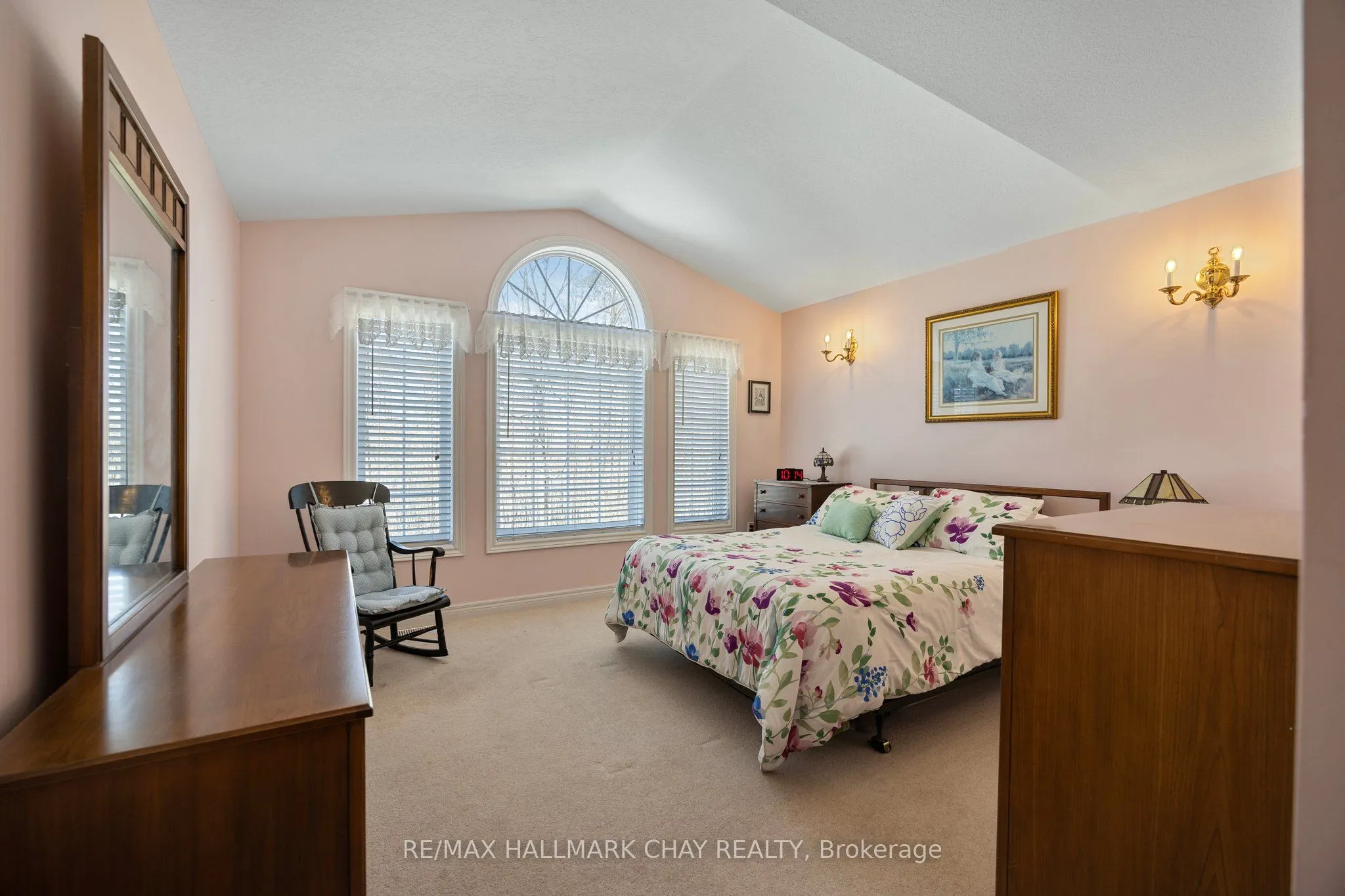 7 Pineview Drive