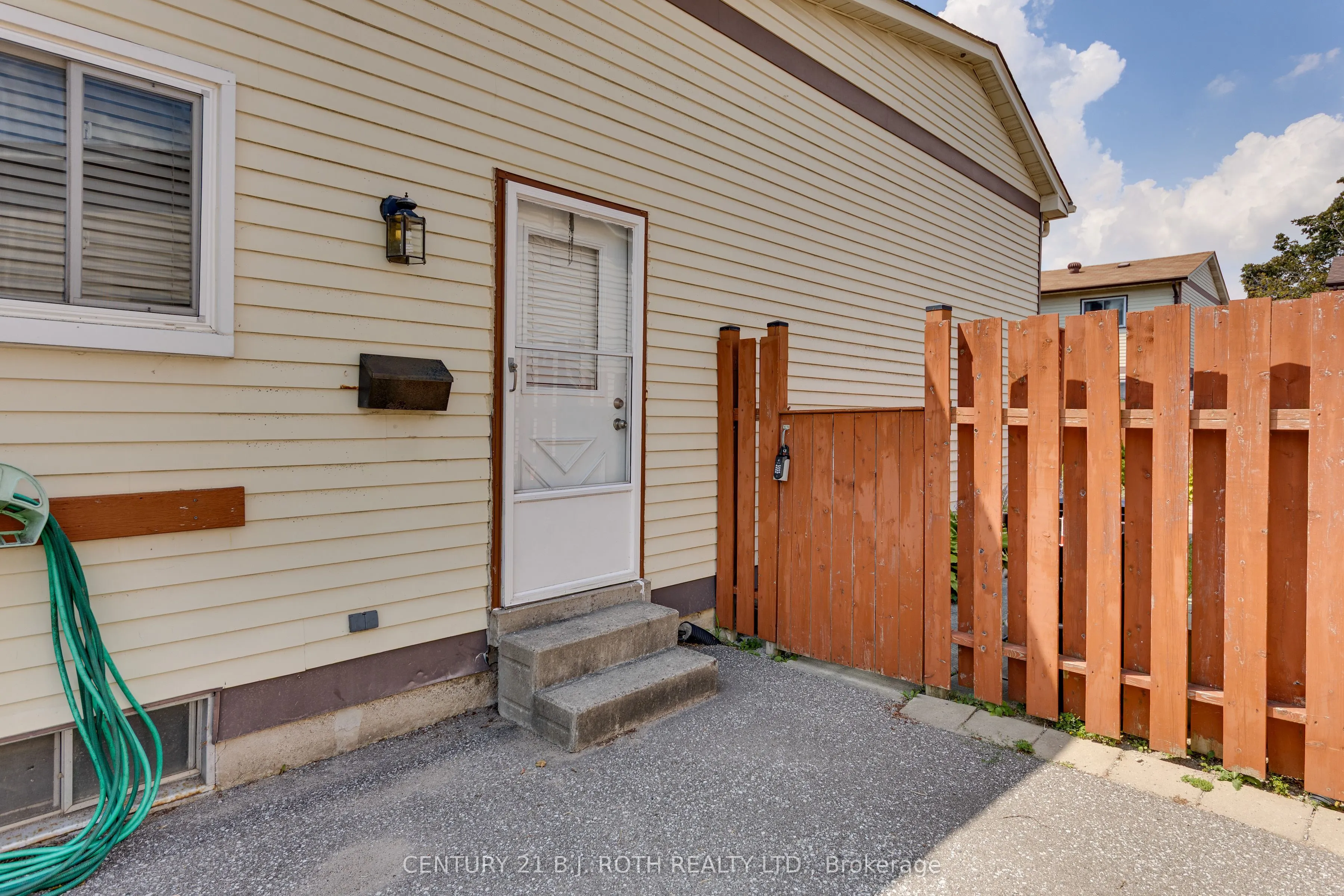 55a Chaucer Crescent