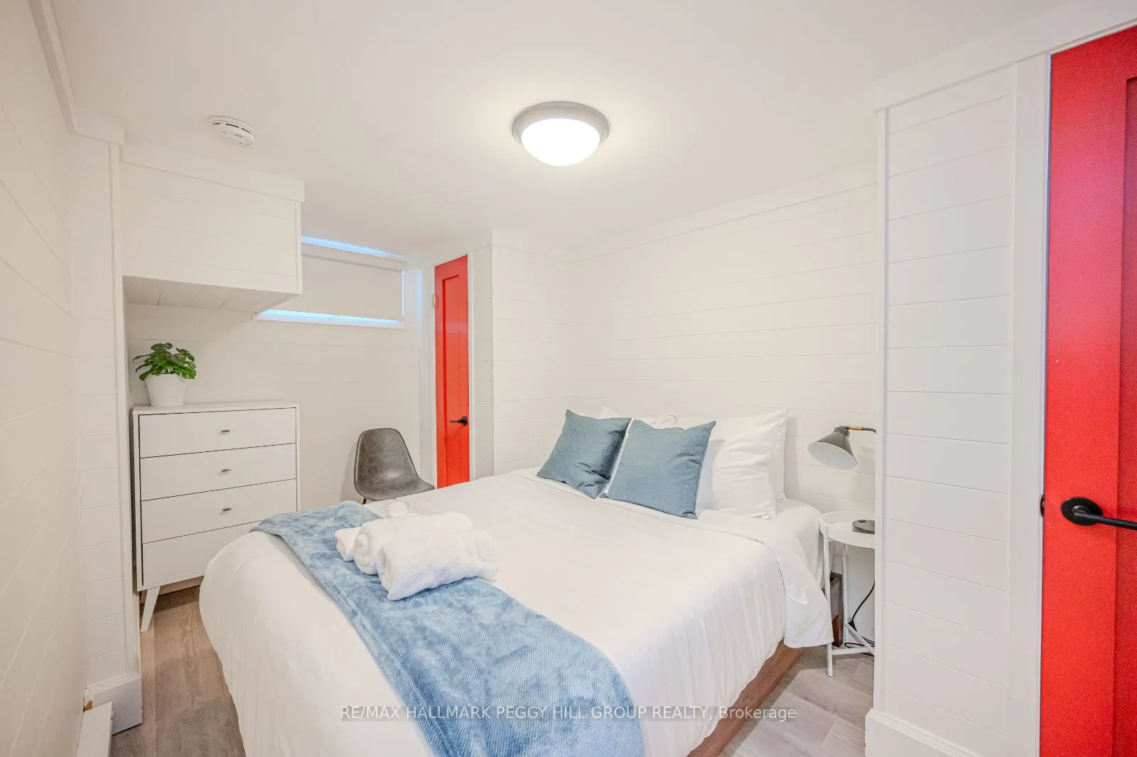 54 Sophia Street E, #Lower